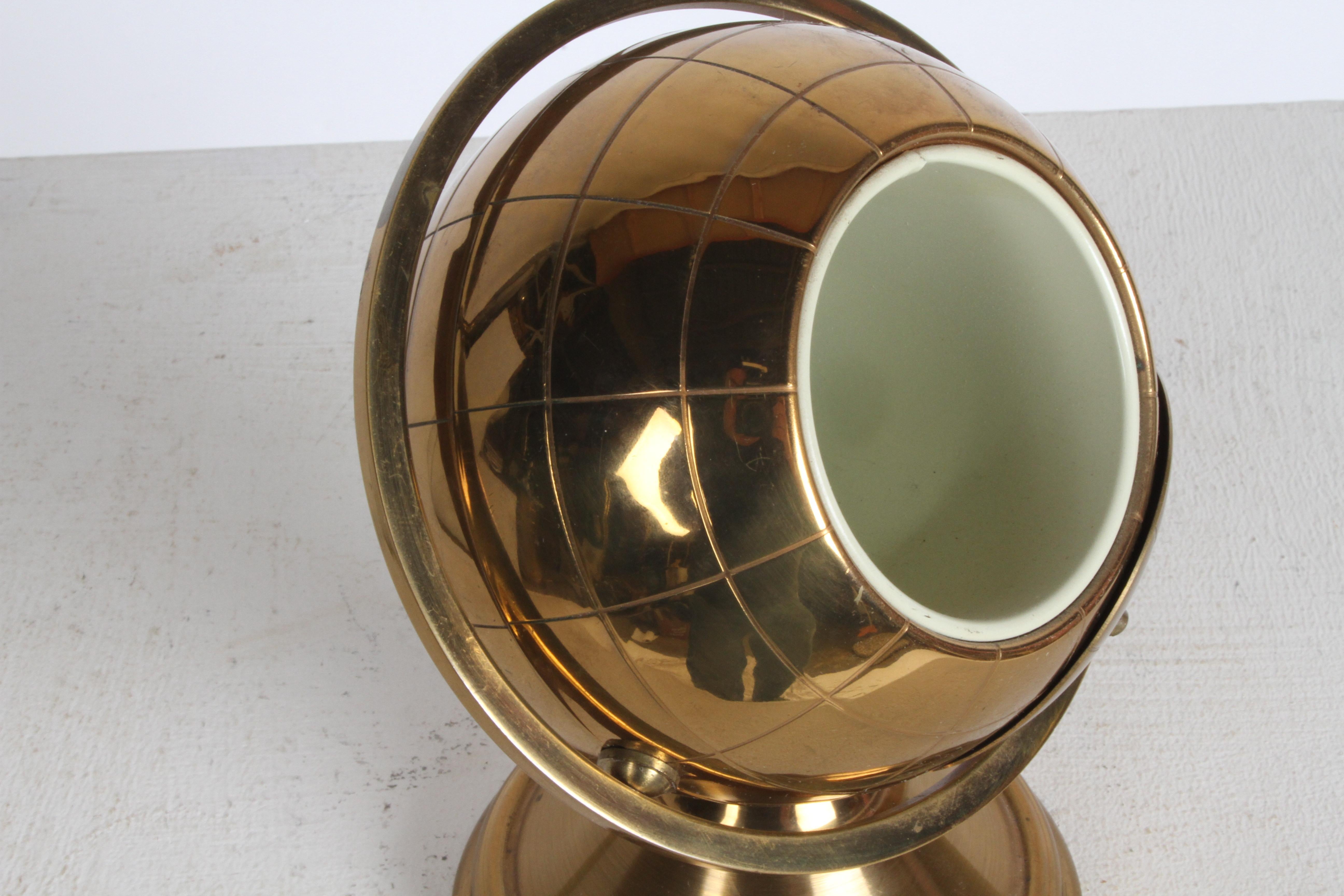 Circa 1960s Mid-Century Modern Brass Sputnik Globe - Opens to Cigarette Holder  For Sale 10