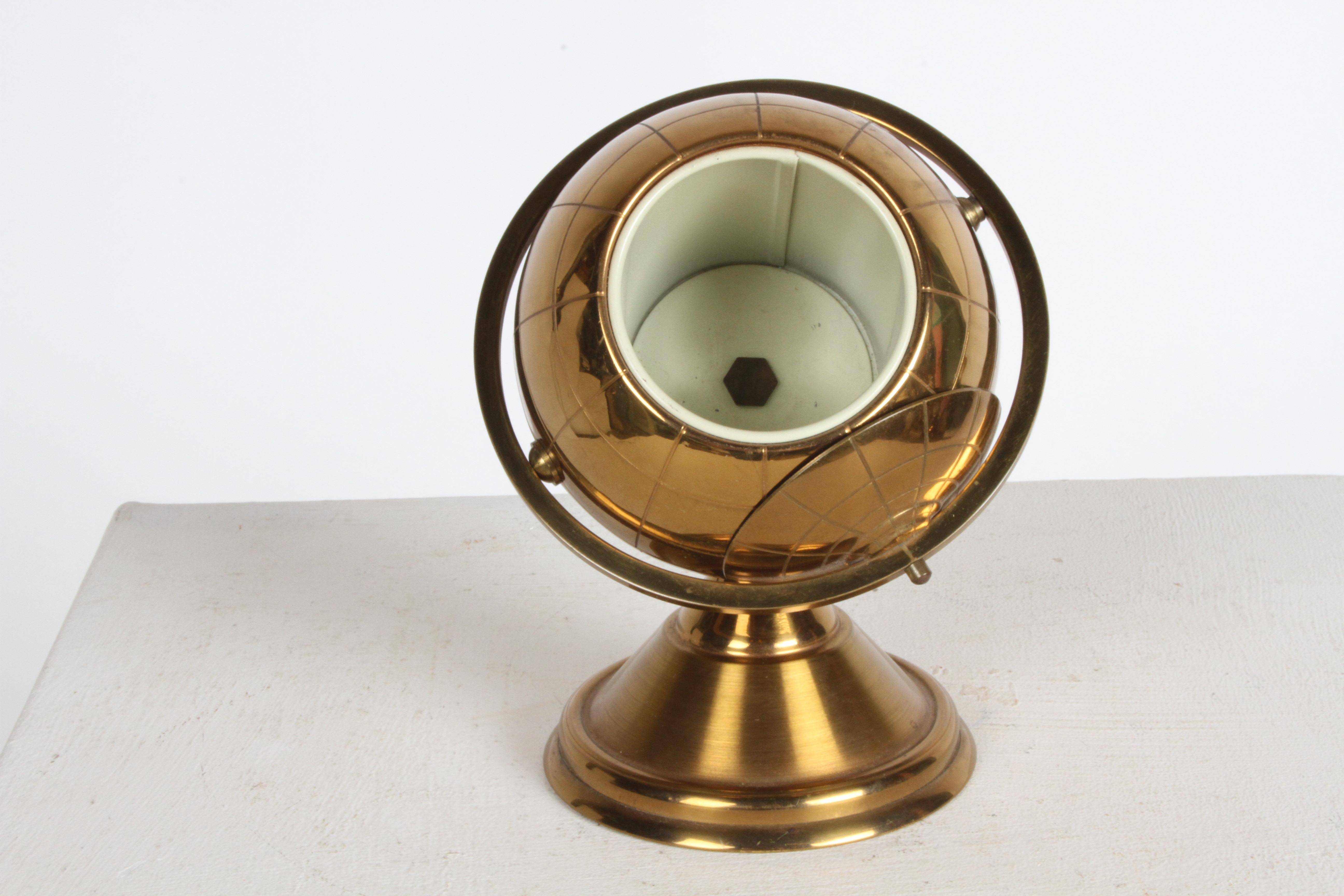 Circa 1960s Mid-Century Modern Brass Sputnik Globe - Opens to Cigarette Holder  In Good Condition For Sale In St. Louis, MO