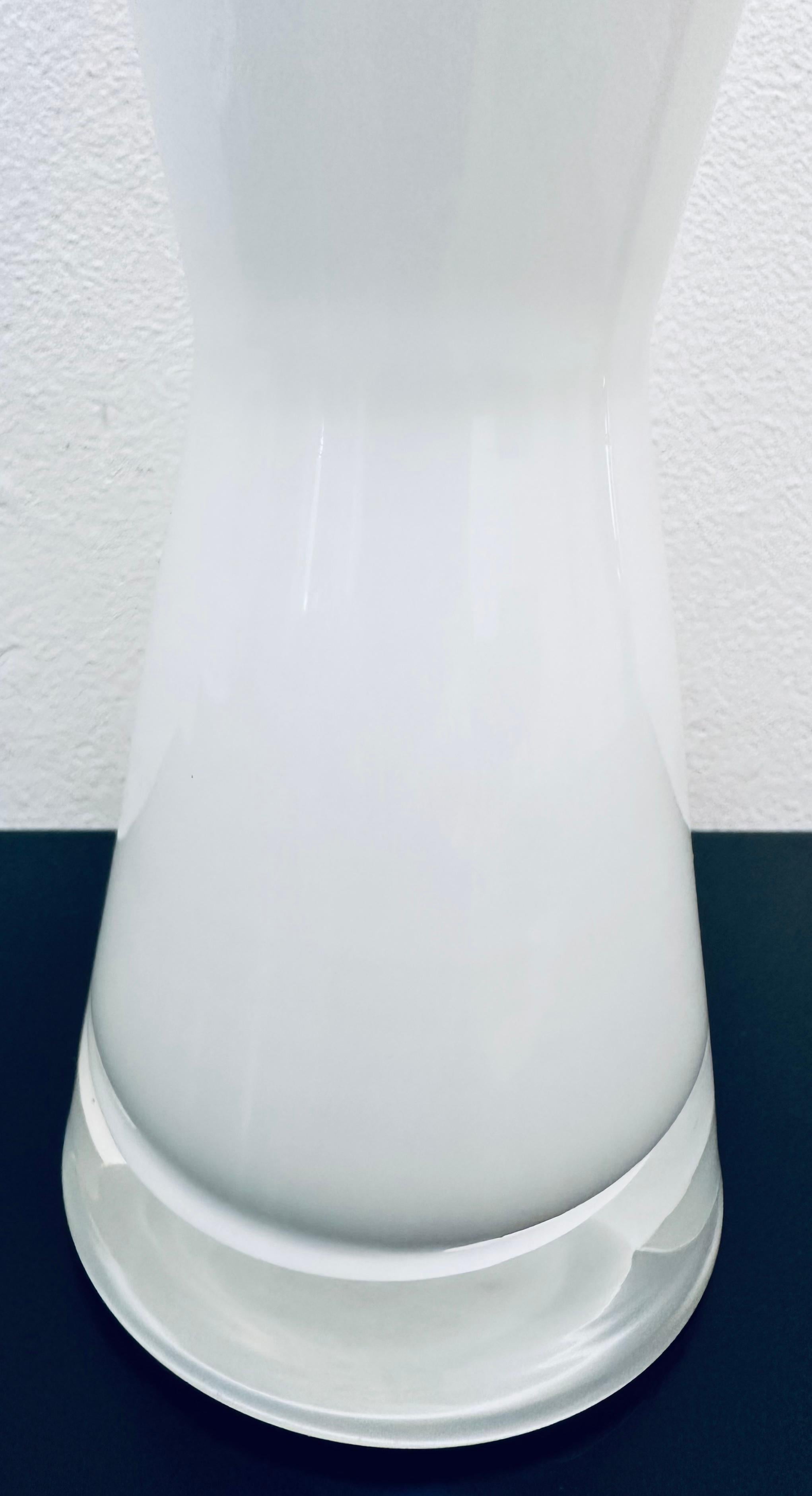 Circa 1960s Milky White & Clear Encased Conical Glass Vase attr. Holmegaard en vente 3