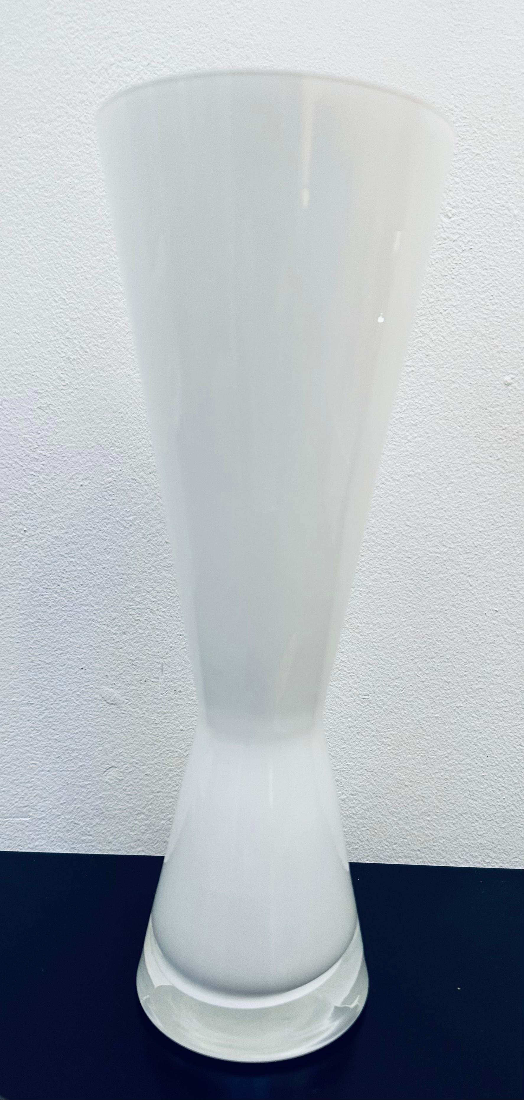 Mid-Century Modern Circa 1960s Milky White & Clear Encased Conical Glass Vase attr. Holmegaard en vente