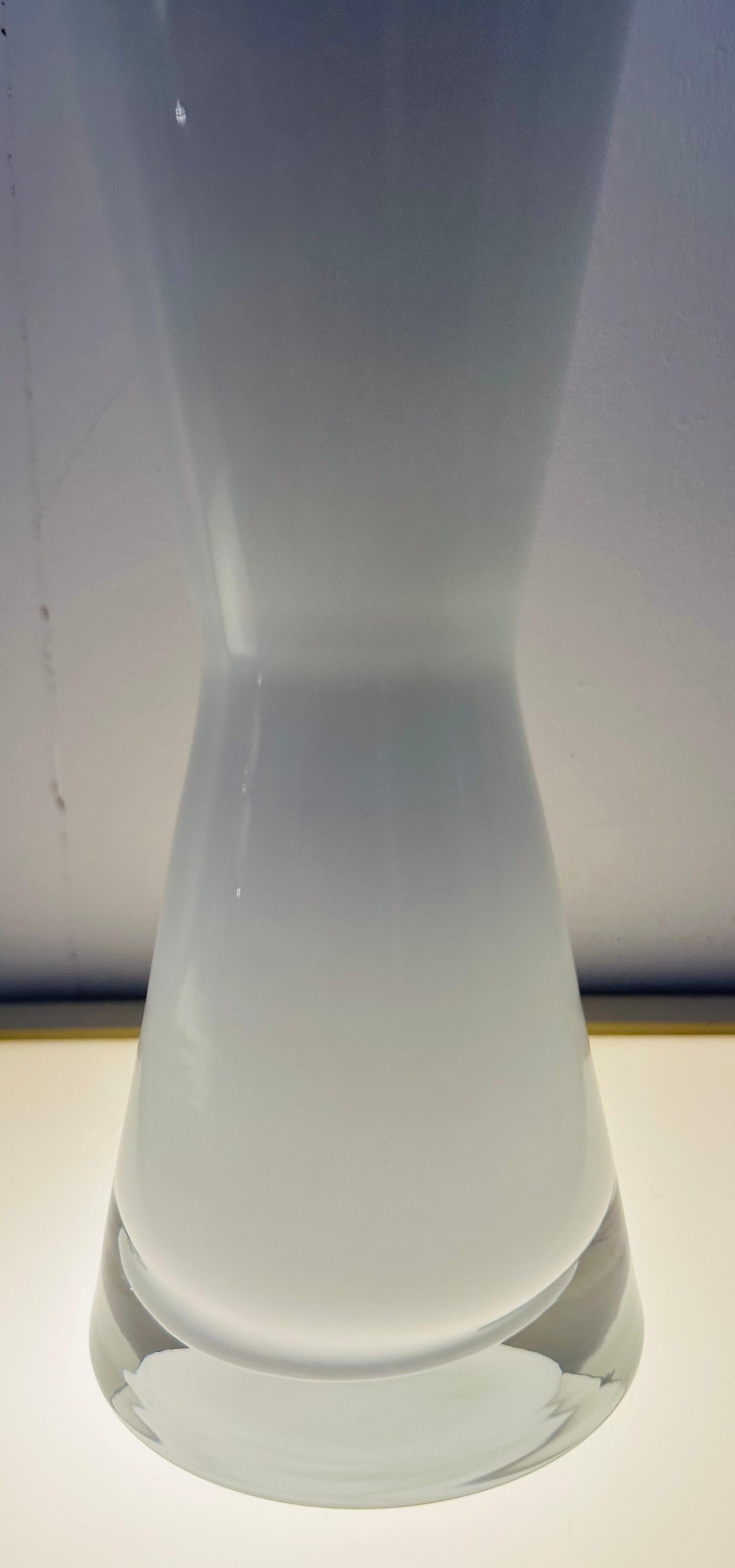 Circa 1960s Milky White & Clear Encased Conical Glass Vase attr. Holmegaard en vente 1
