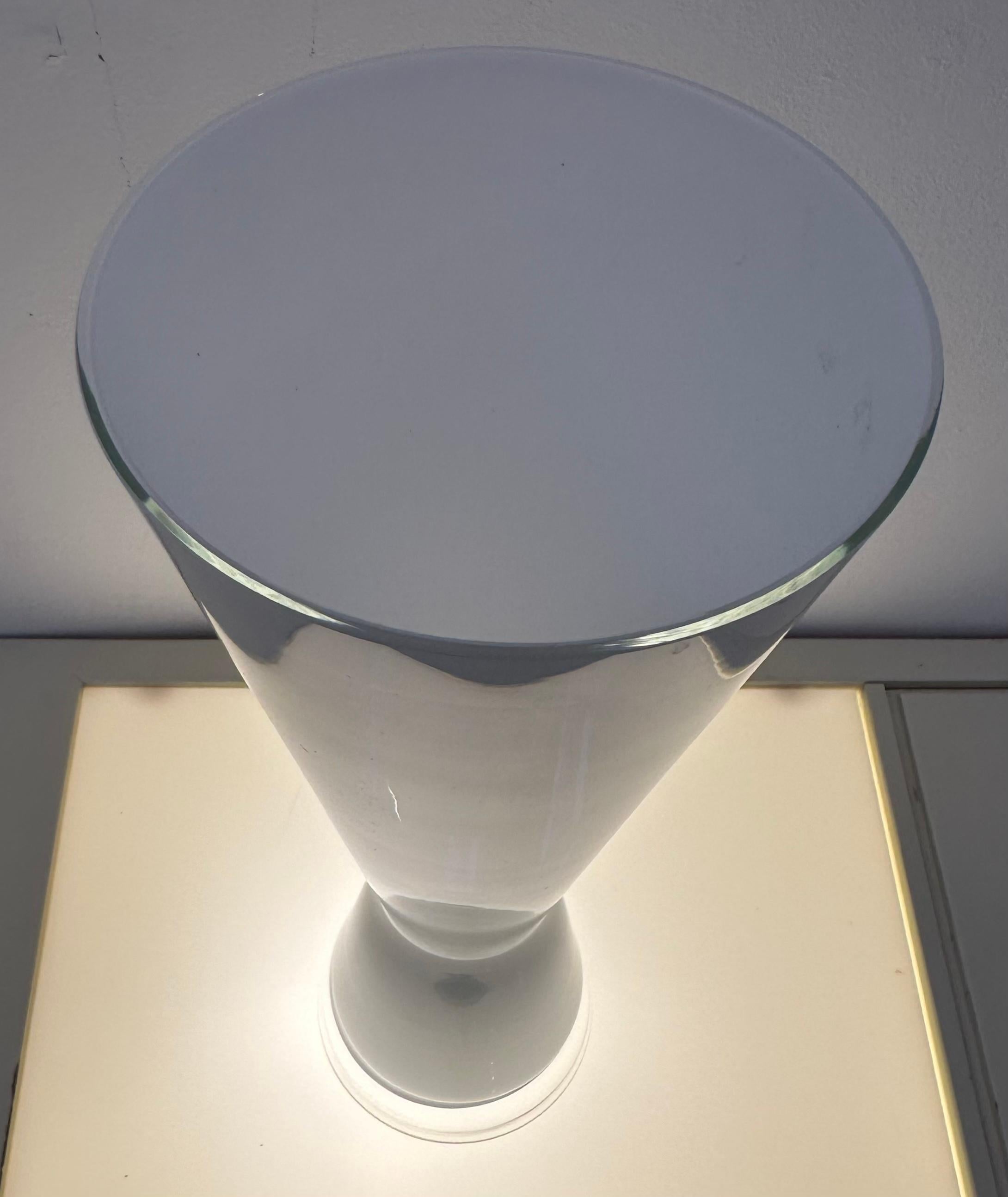Circa 1960s Milky White & Clear Encased Conical Glass Vase attr. Holmegaard en vente 2