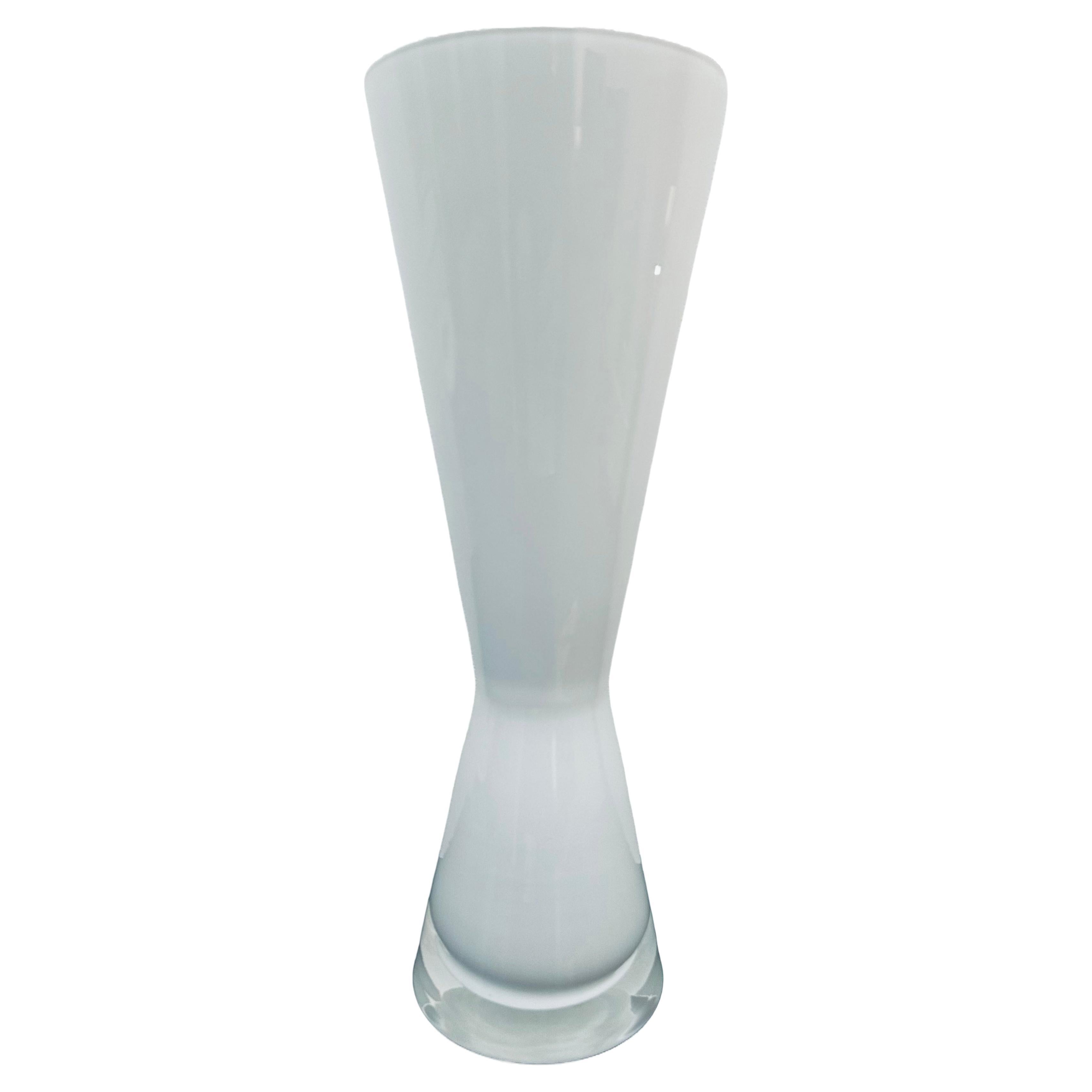 Circa 1960s Milky White & Clear Encased Conical Glass Vase attr. Holmegaard en vente