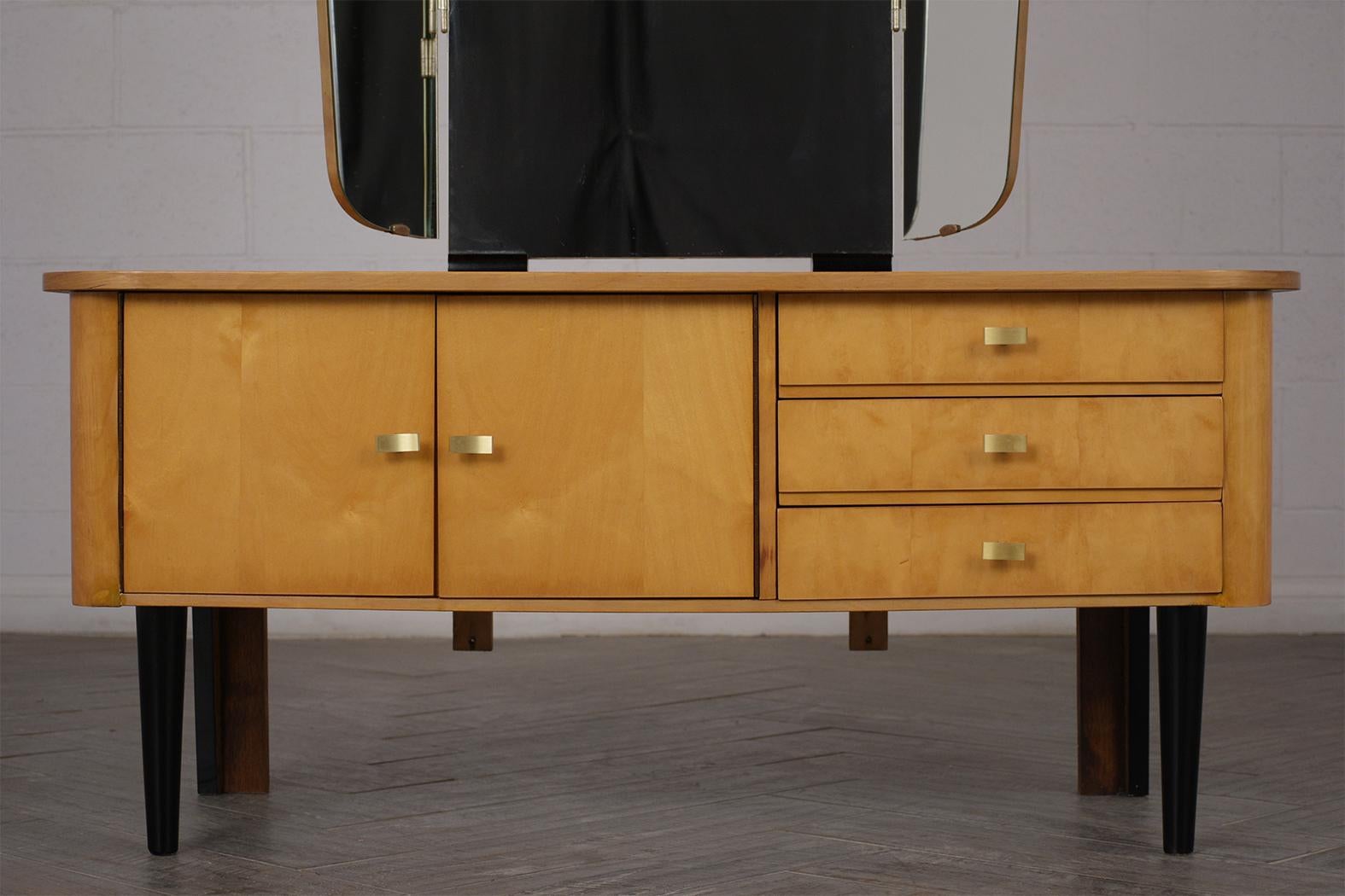 Modern Lacquered Dressing Table 2
