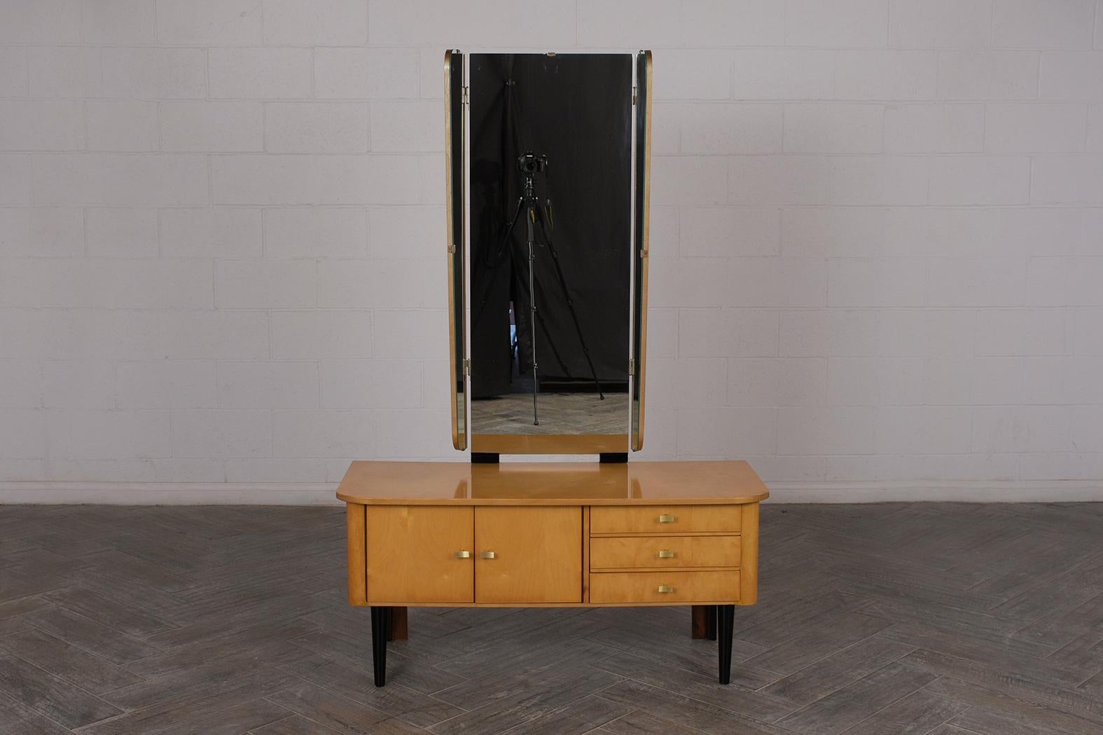 Mid-17th Century Modern Lacquered Dressing Table