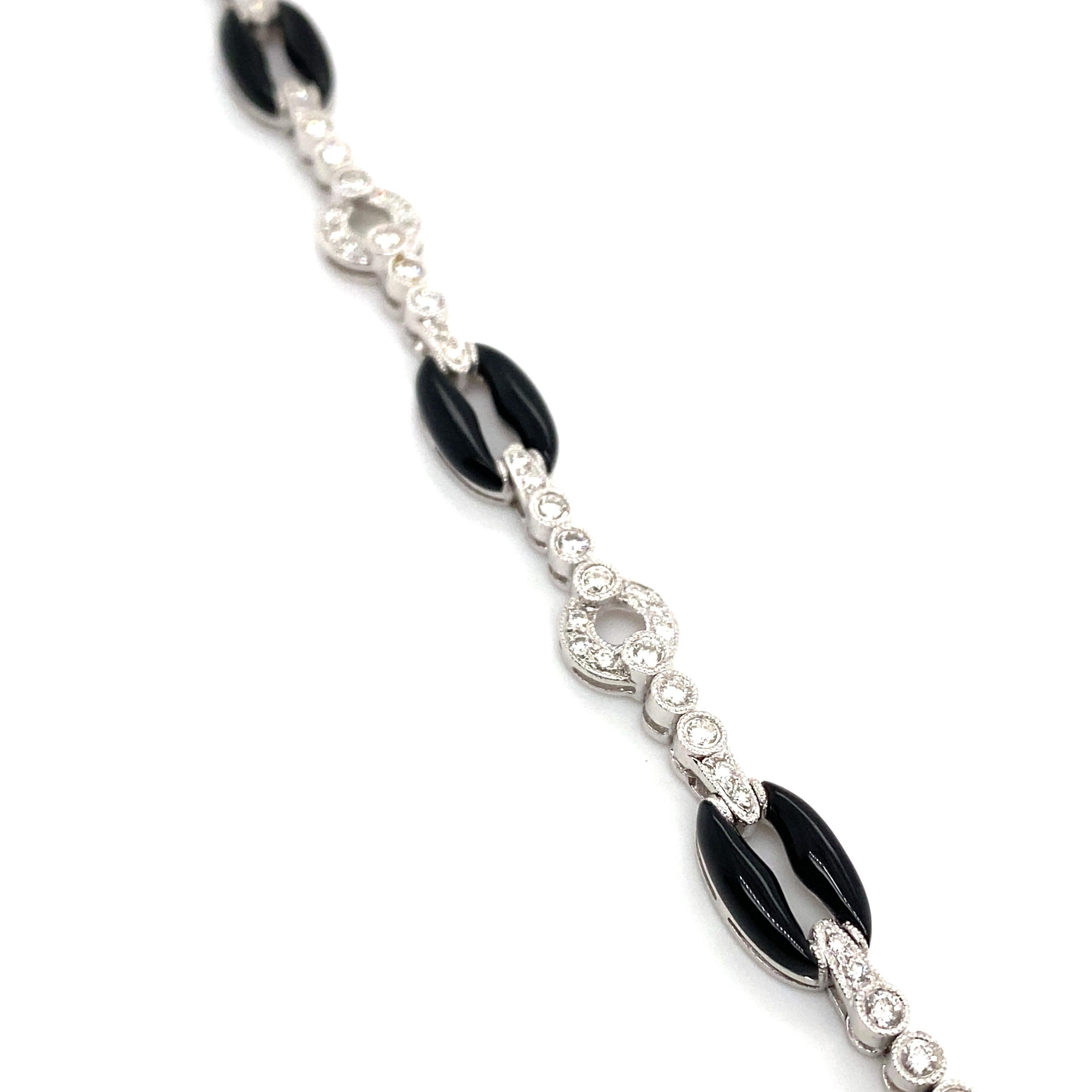 Onyx and Diamond Link Bracelet in 18 Karat White Gold, circa 1960s  In Excellent Condition For Sale In Atlanta, GA