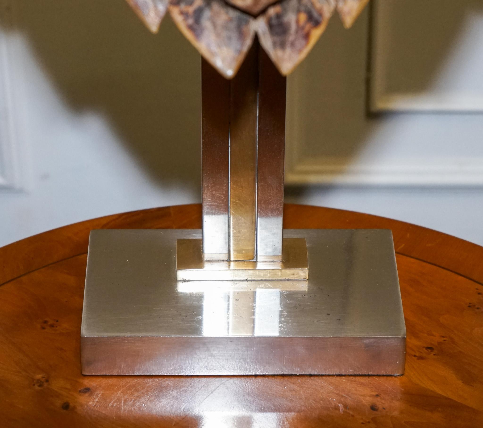 Fait main CIRCA 1960'S RARE TURTLE TORTOiSE TABLE LAMP ON ART DECO STYLE STAND en vente