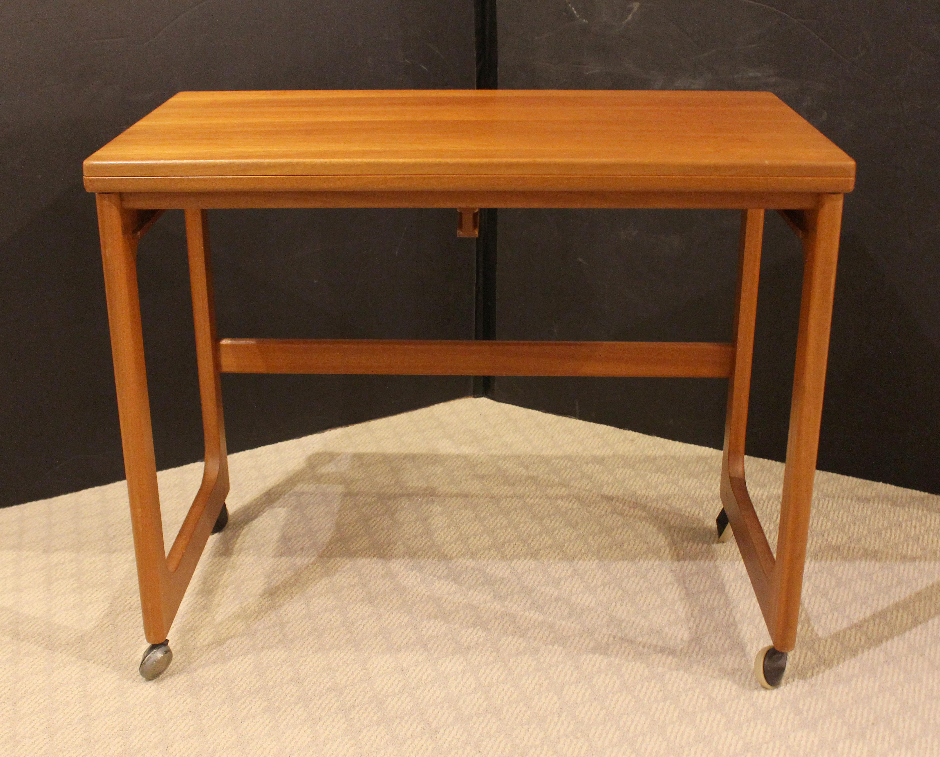 Circa 1960s Set of 3 English Mid-Century Modern Teak Tables 1