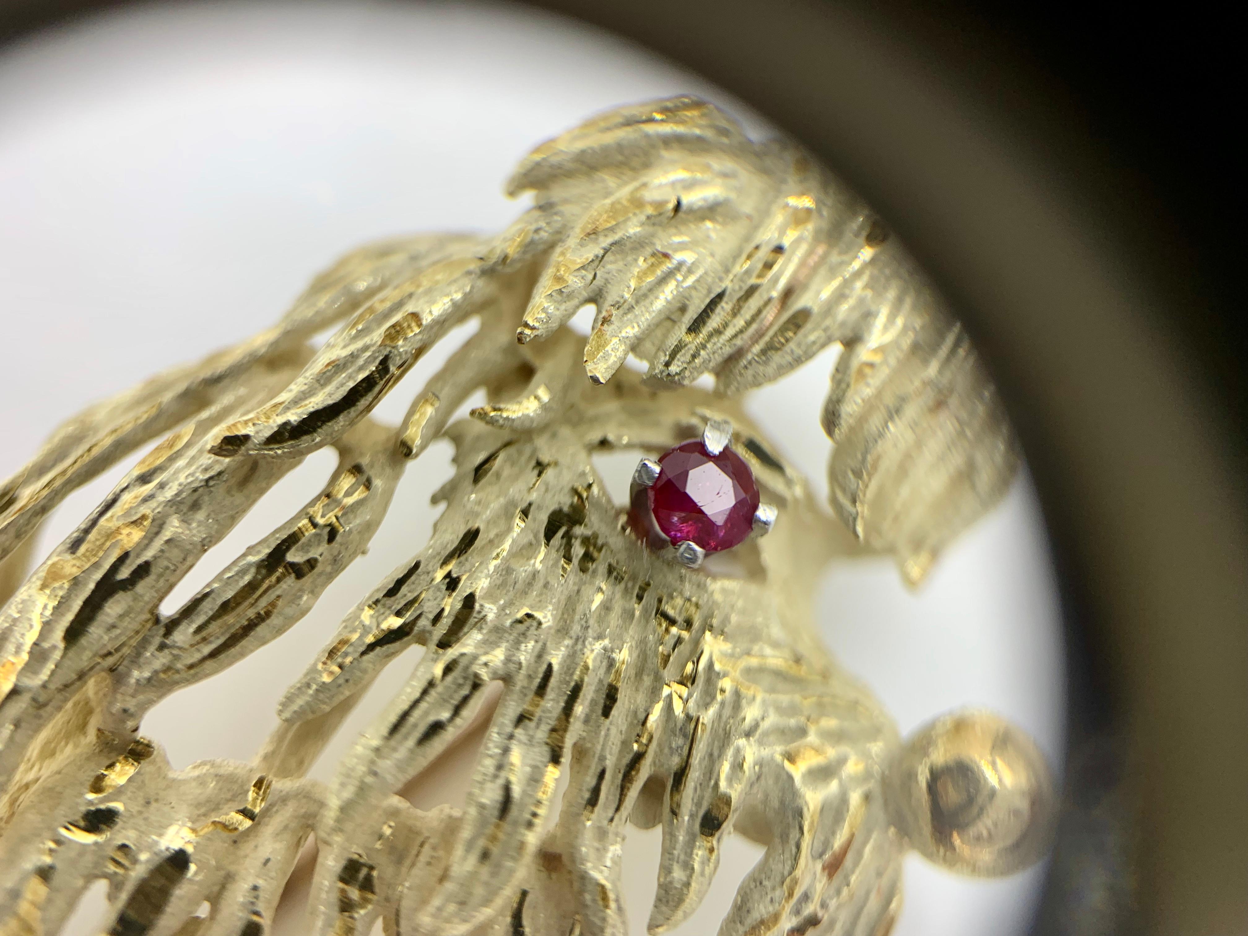 Women's or Men's Yellow Gold and Ruby Shaggy Dog Brooch, circa 1960s