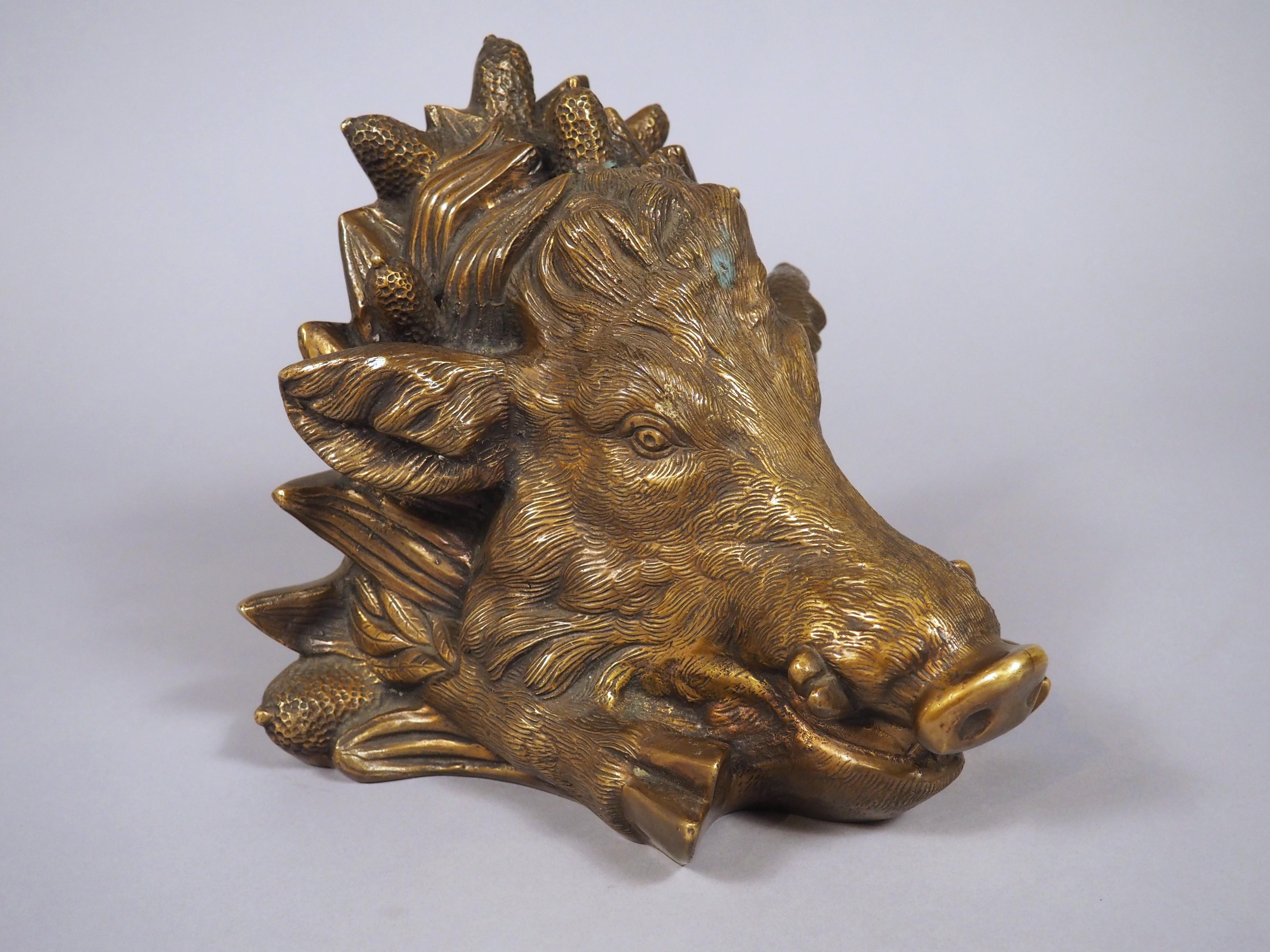 Scultura in bronzo dorato francese di cinghiale del 1965 circa, base per lampada o da parete in vendita 6