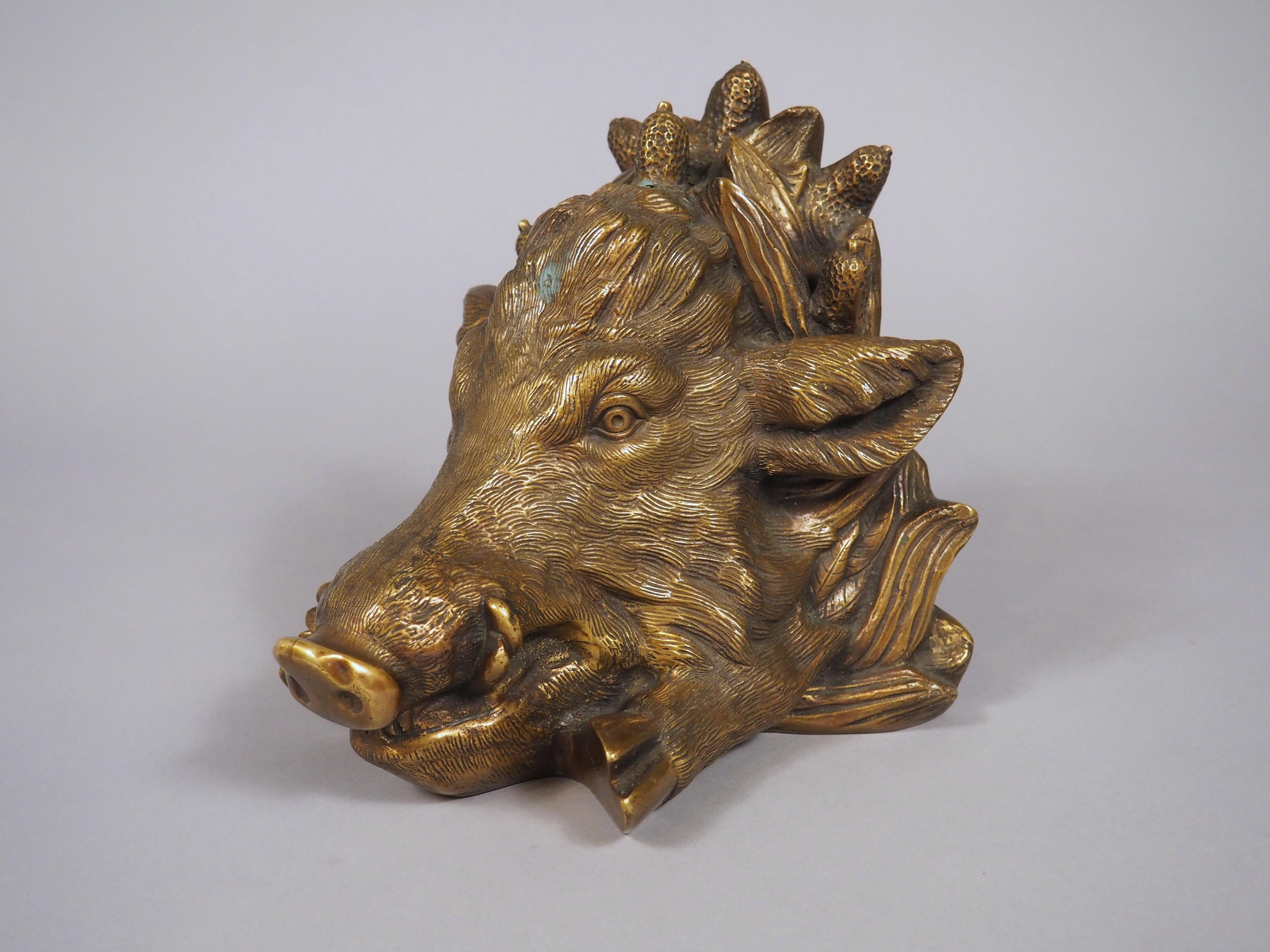 Dorato Scultura in bronzo dorato francese di cinghiale del 1965 circa, base per lampada o da parete in vendita