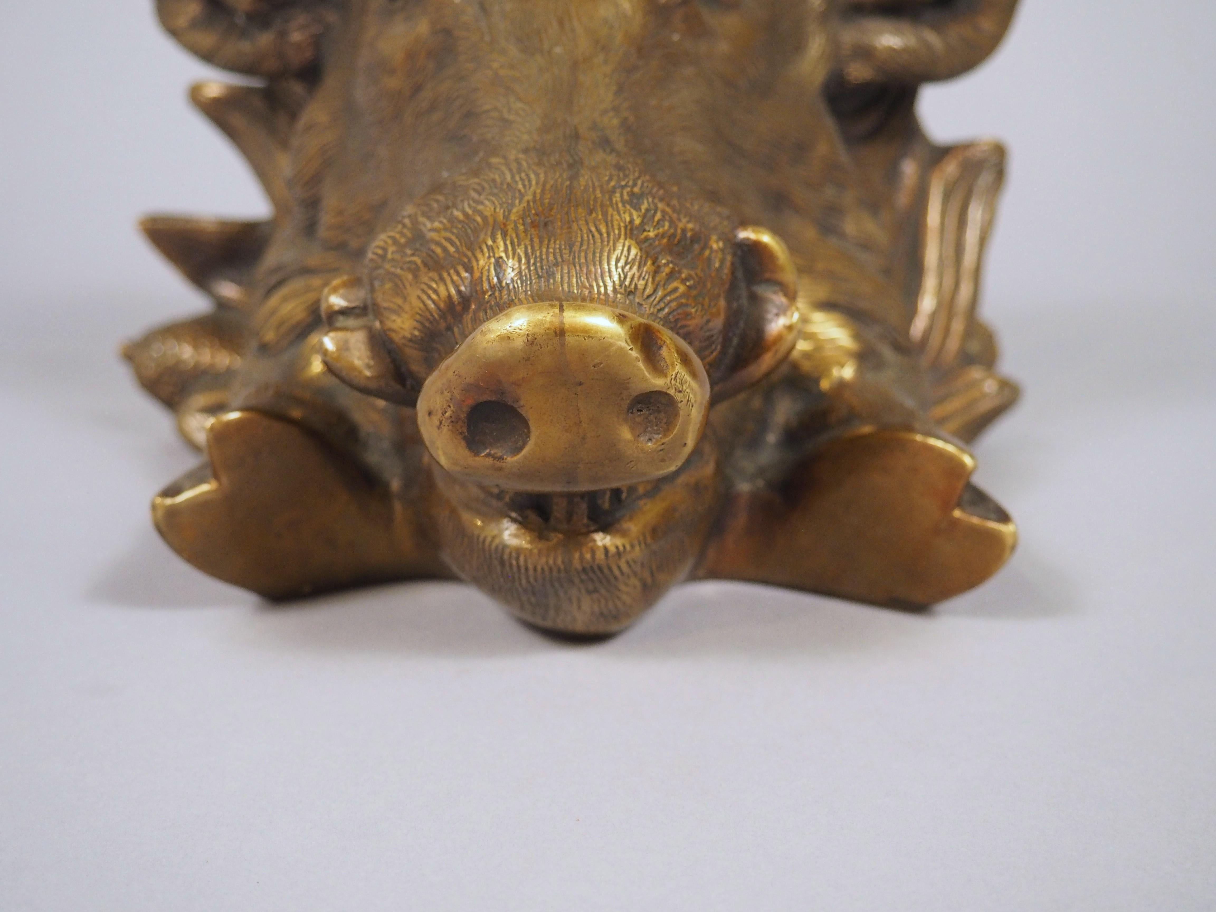 Scultura in bronzo dorato francese di cinghiale del 1965 circa, base per lampada o da parete in vendita 2