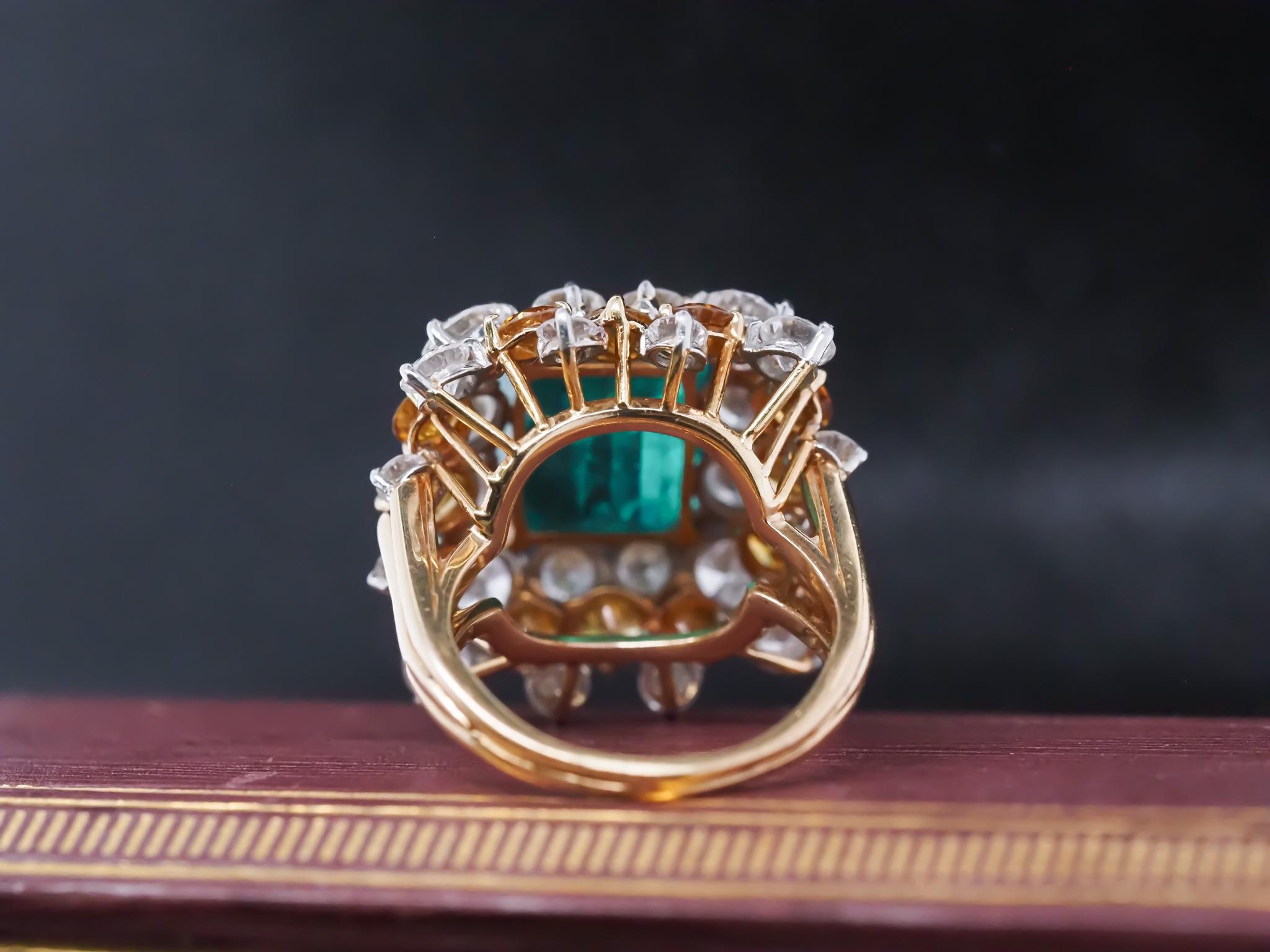 Circa 1967 Bague Vintage 7.91ct Emeraude et Diamant de couleur fantaisie d'Oscar Heyman 9
