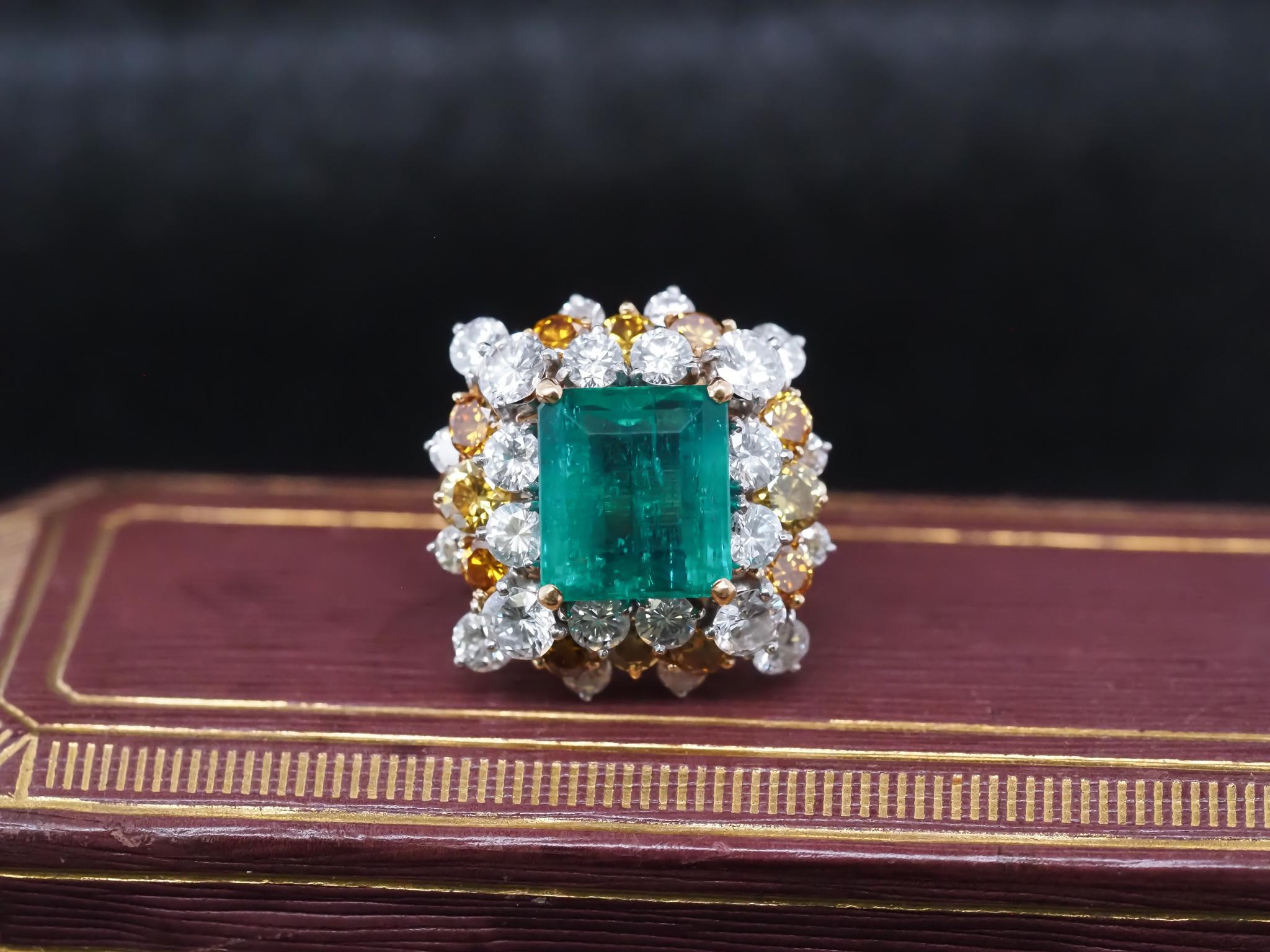  Circa 1967 Bague Vintage 7.91ct Emeraude et Diamant de couleur fantaisie d'Oscar Heyman Pour femmes 