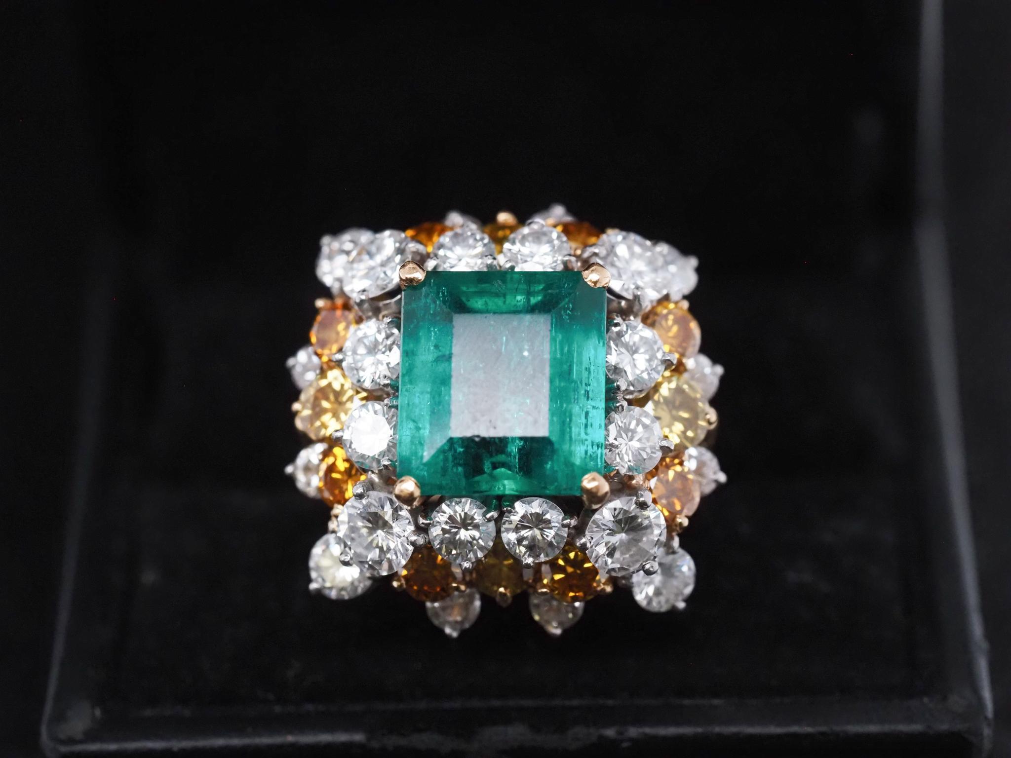 Circa 1967 Bague Vintage 7.91ct Emeraude et Diamant de couleur fantaisie d'Oscar Heyman 5