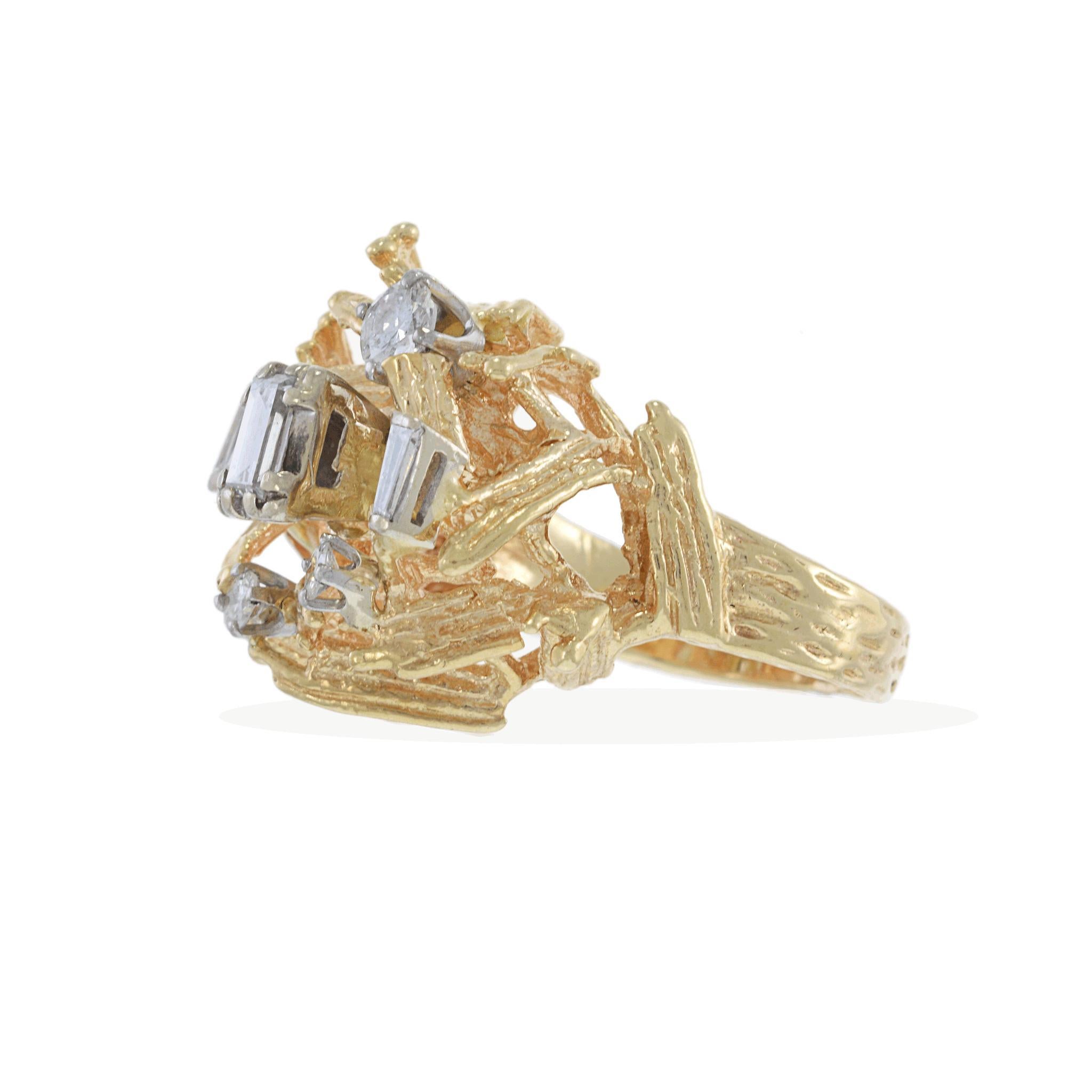 Circa 1970 Bague en or jaune 14KT avec diamant taille émeraude Bon état - En vente à New York, NY