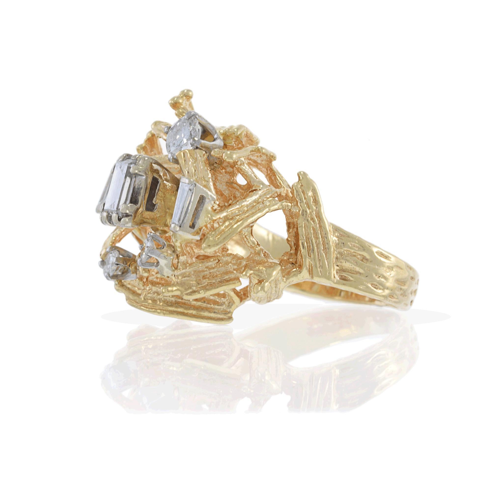 Circa 1970 Bague en or jaune 14KT avec diamant taille émeraude Pour femmes en vente