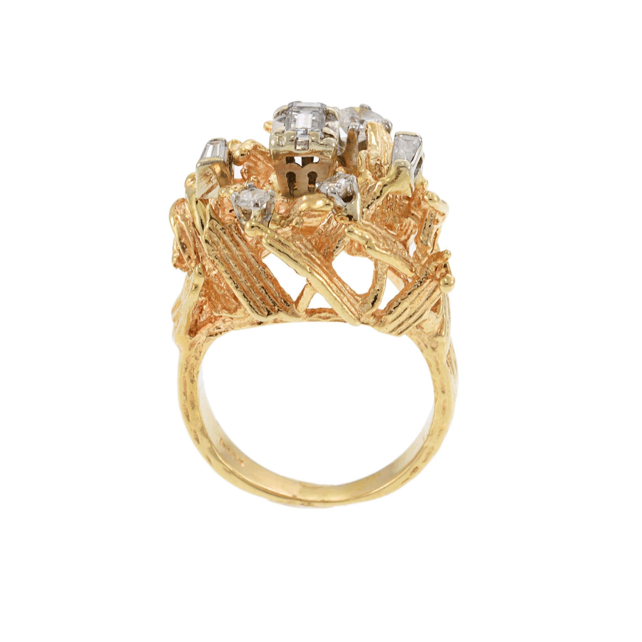 Circa 1970 Bague en or jaune 14KT avec diamant taille émeraude en vente 3