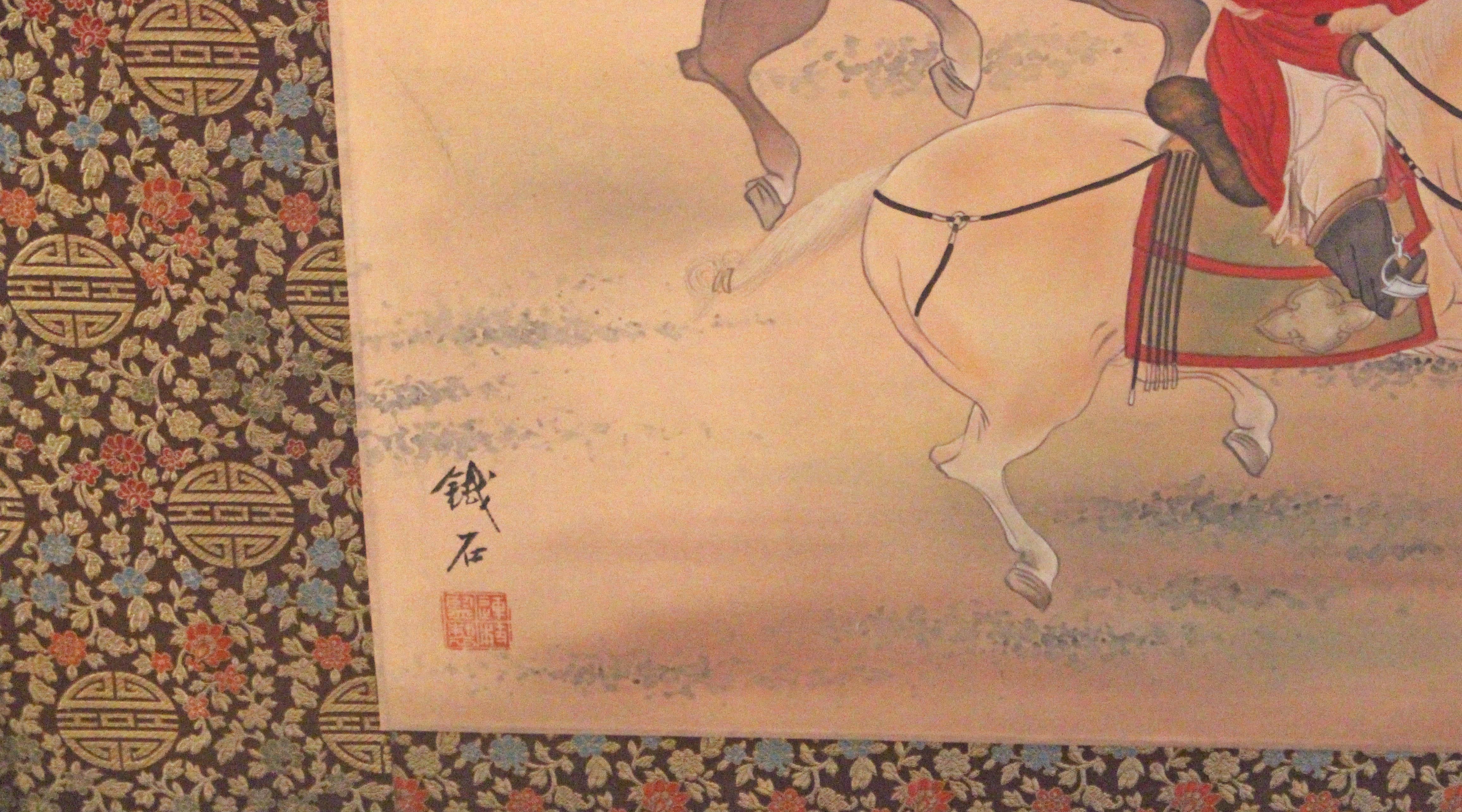 CIRCA 1970 Chinesische Malerei auf Seide im traditionellen Stil von Kriegern zu Pferd (Tang-Dynastie) im Angebot