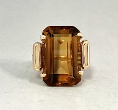 18 Carat Honey-Colored Smoky Quartz Cocktail Ring in Yellow Gold Circa 1970