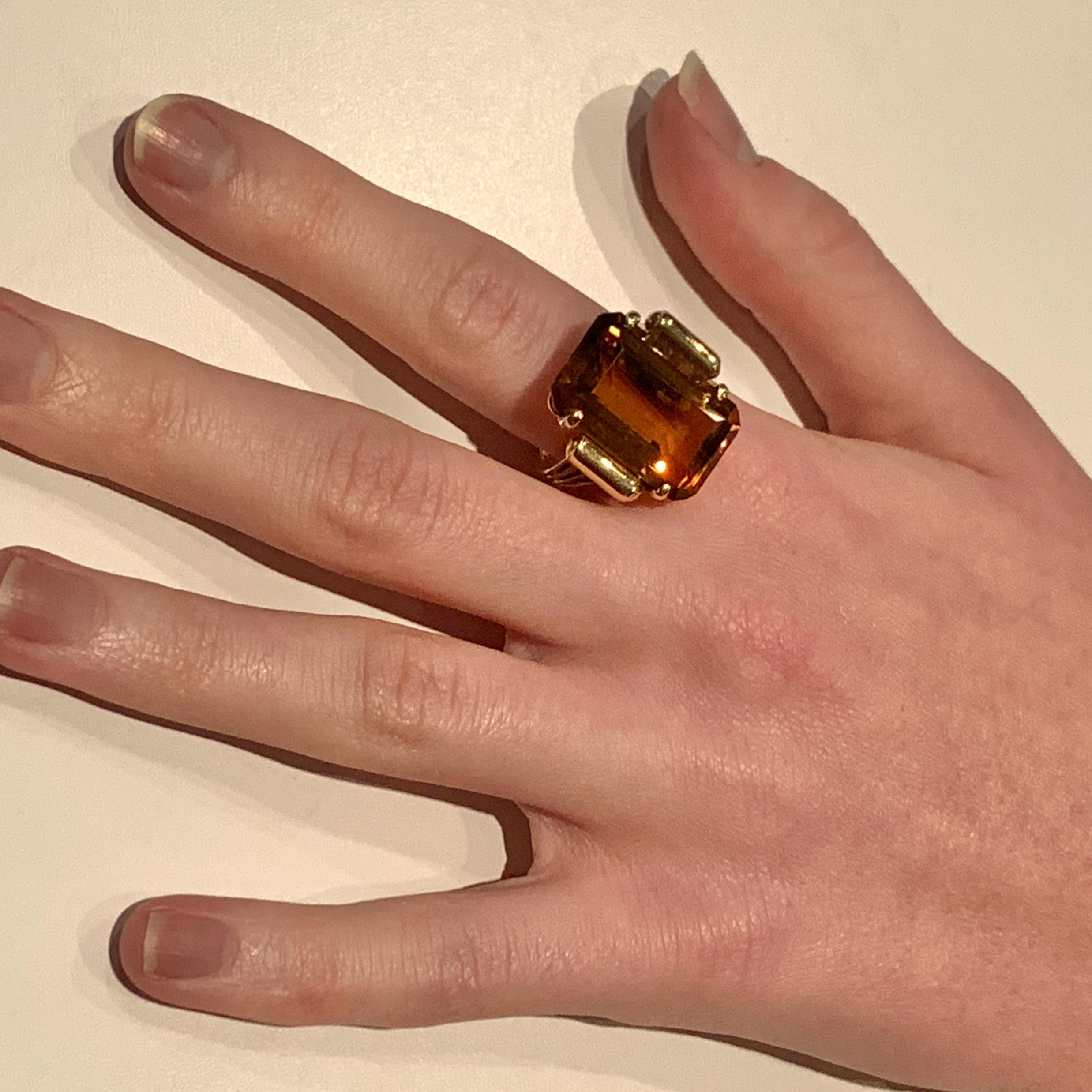 Contemporary 18 Carat Honey-Colored Smoky Quartz Cocktail Ring in Yellow Gold Circa 1970