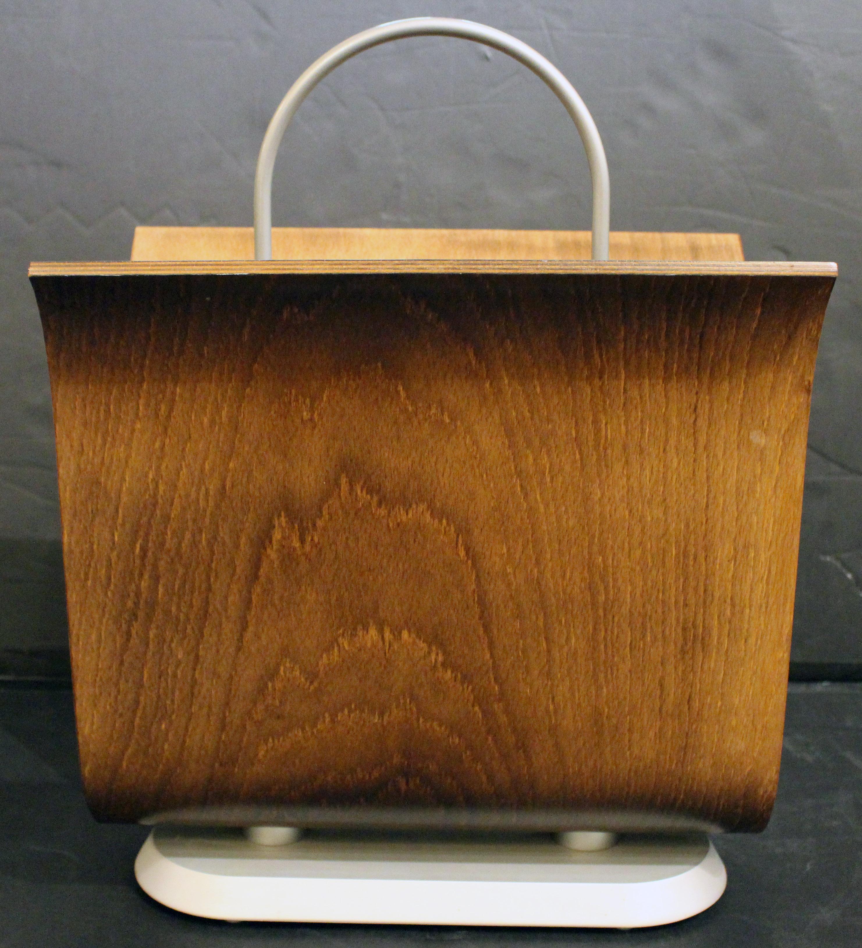 Circa 1970 French Magazine Rack by Ligne Roset Francés en venta