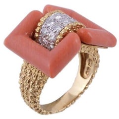 1970s Kutchinsky Coral Diamond Gold Ring