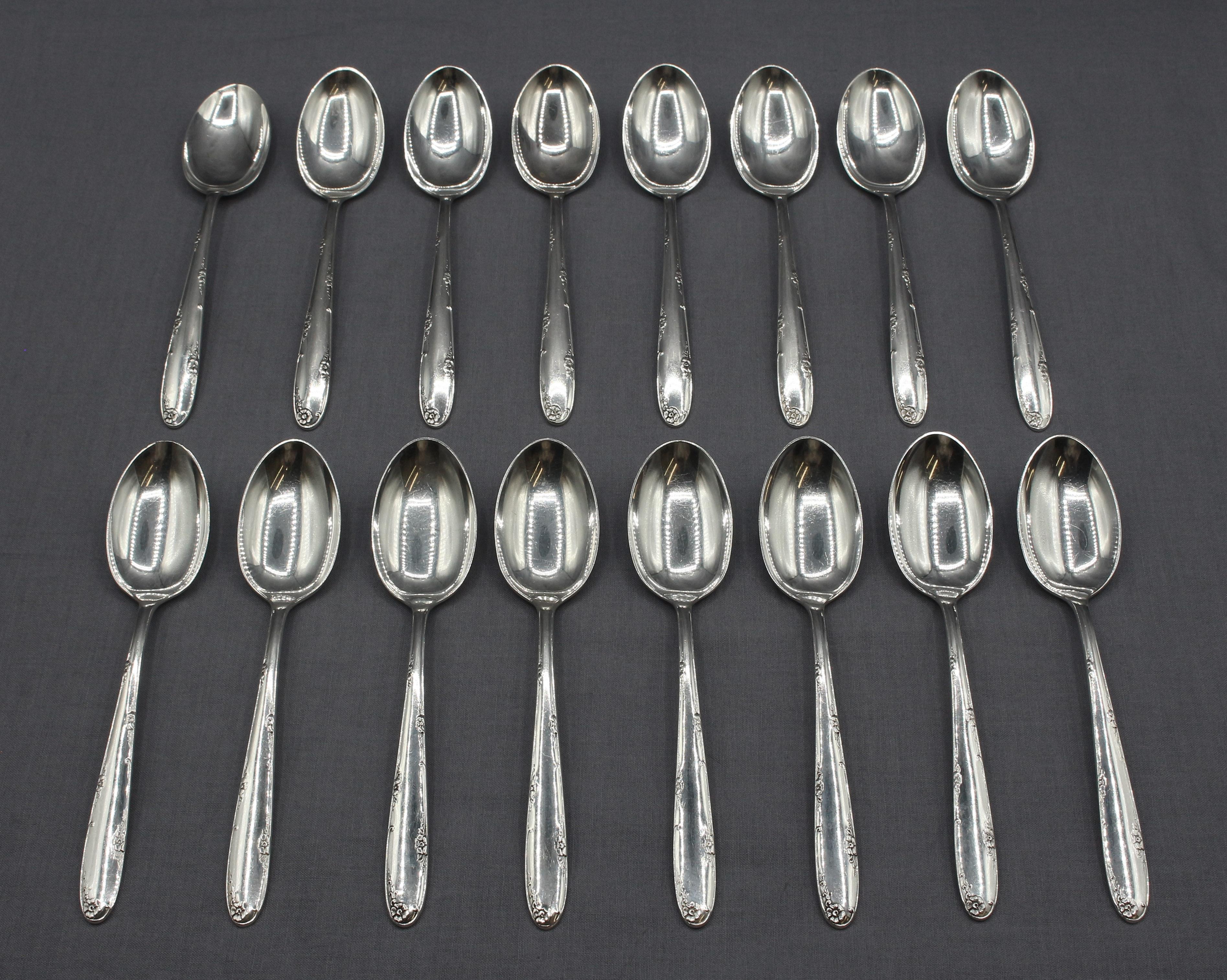Circa 1970 Madeira by Towle Sterling Silver 59-Piece Flatware Set In Good Condition In Chapel Hill, NC