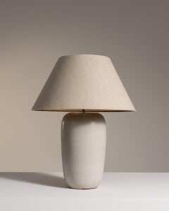 Circa 1970 Mid-Century Modern Cream Ceramic Table Lamp
