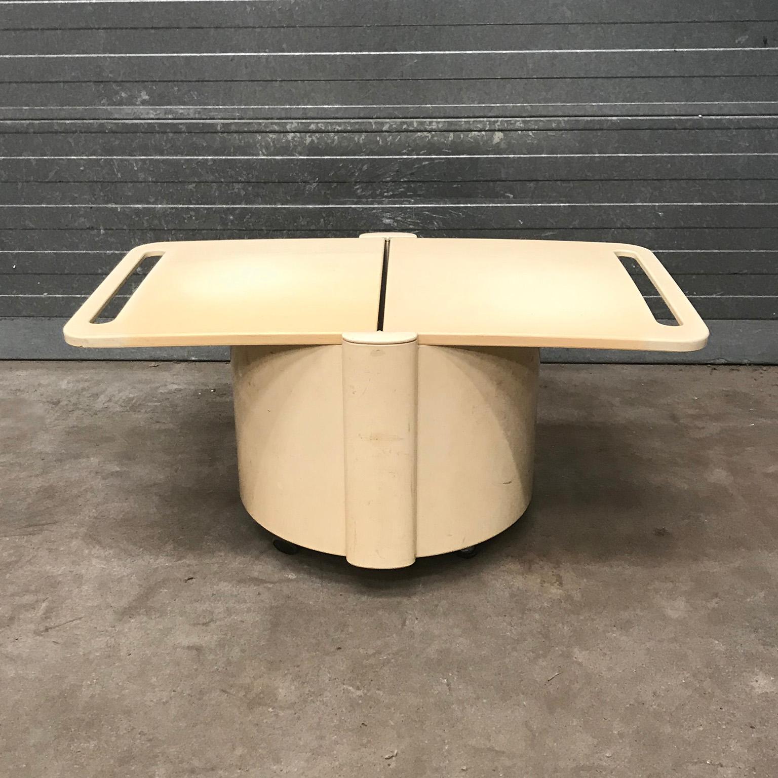 Mobile 1970s Plastic Vintage Space Age Bar in Off-White, circa 1970 For Sale 4