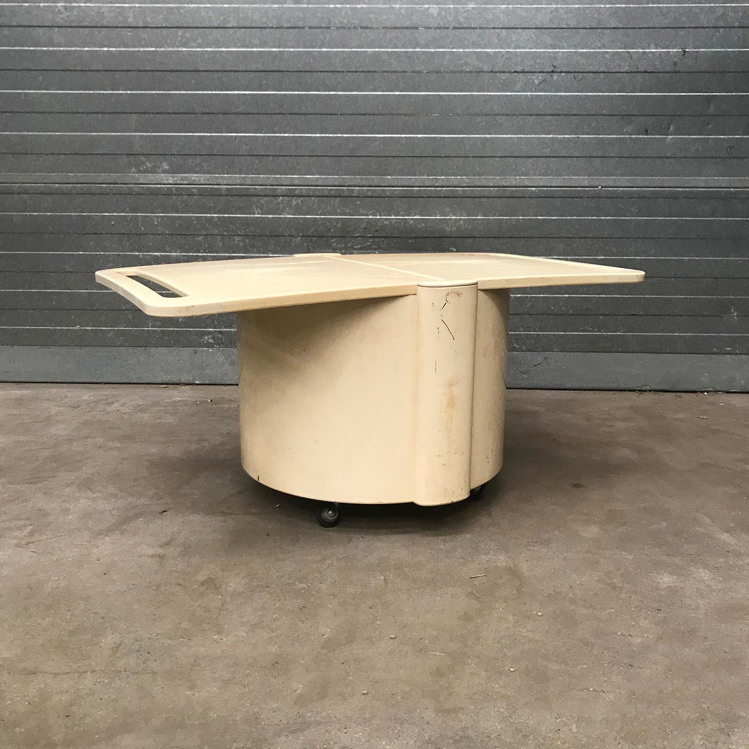 Mobile 1970s Plastic Vintage Space Age Bar in Off-White, circa 1970 For Sale 3