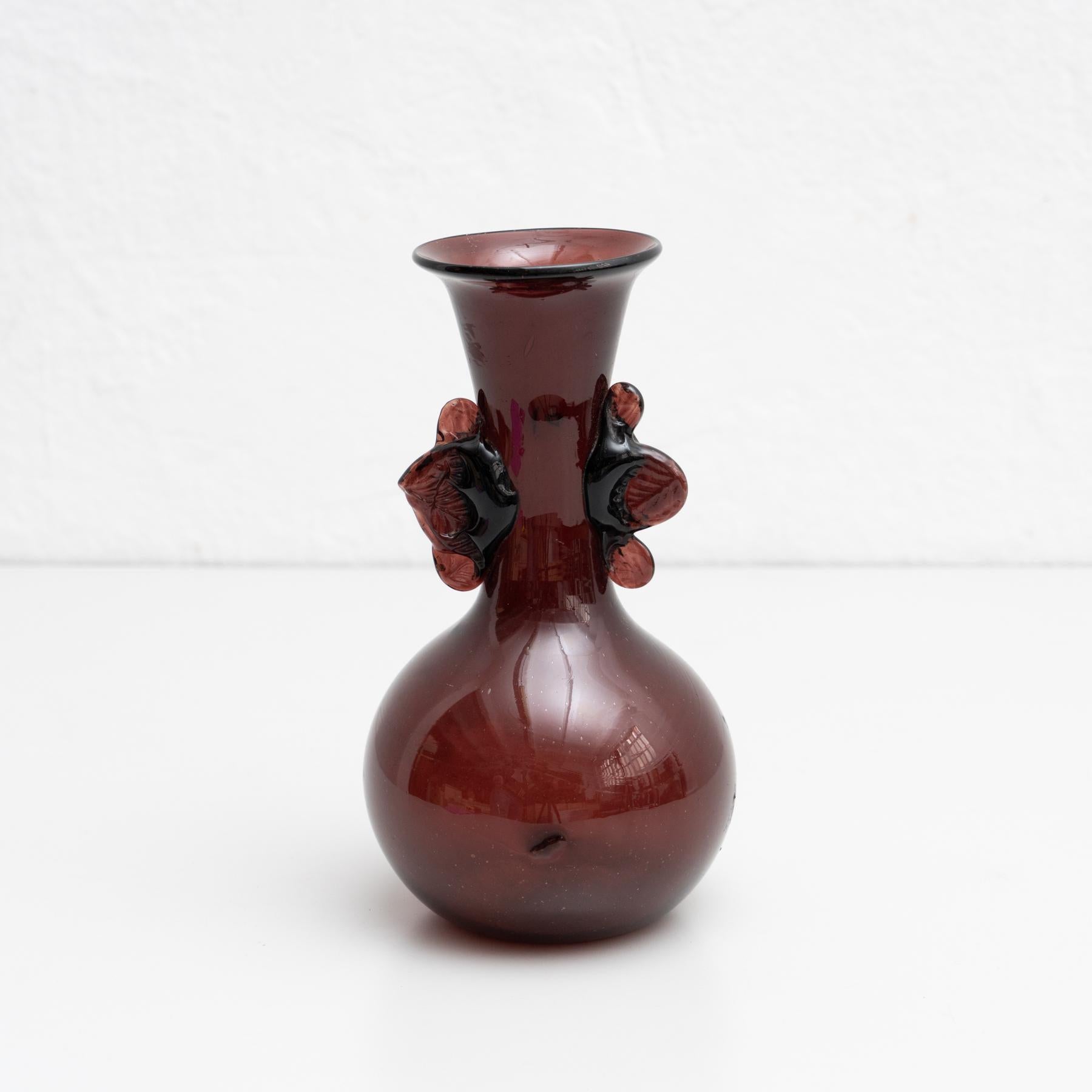 Mid-Century Modern Vase en verre de Murano datant d'environ 1970 : artisanat italien classique et élégance intemporelle en vente