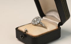 Verlobungsring mit Diamantcluster. GIA 0,80 ct Diamantring im Old-Euro-Schliff, Platin, I, SI1