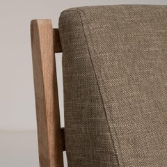 Coppia di poltrone imbottite in rovere in stile Mid-Century Modern, color oliva, risalenti al 1970 circa