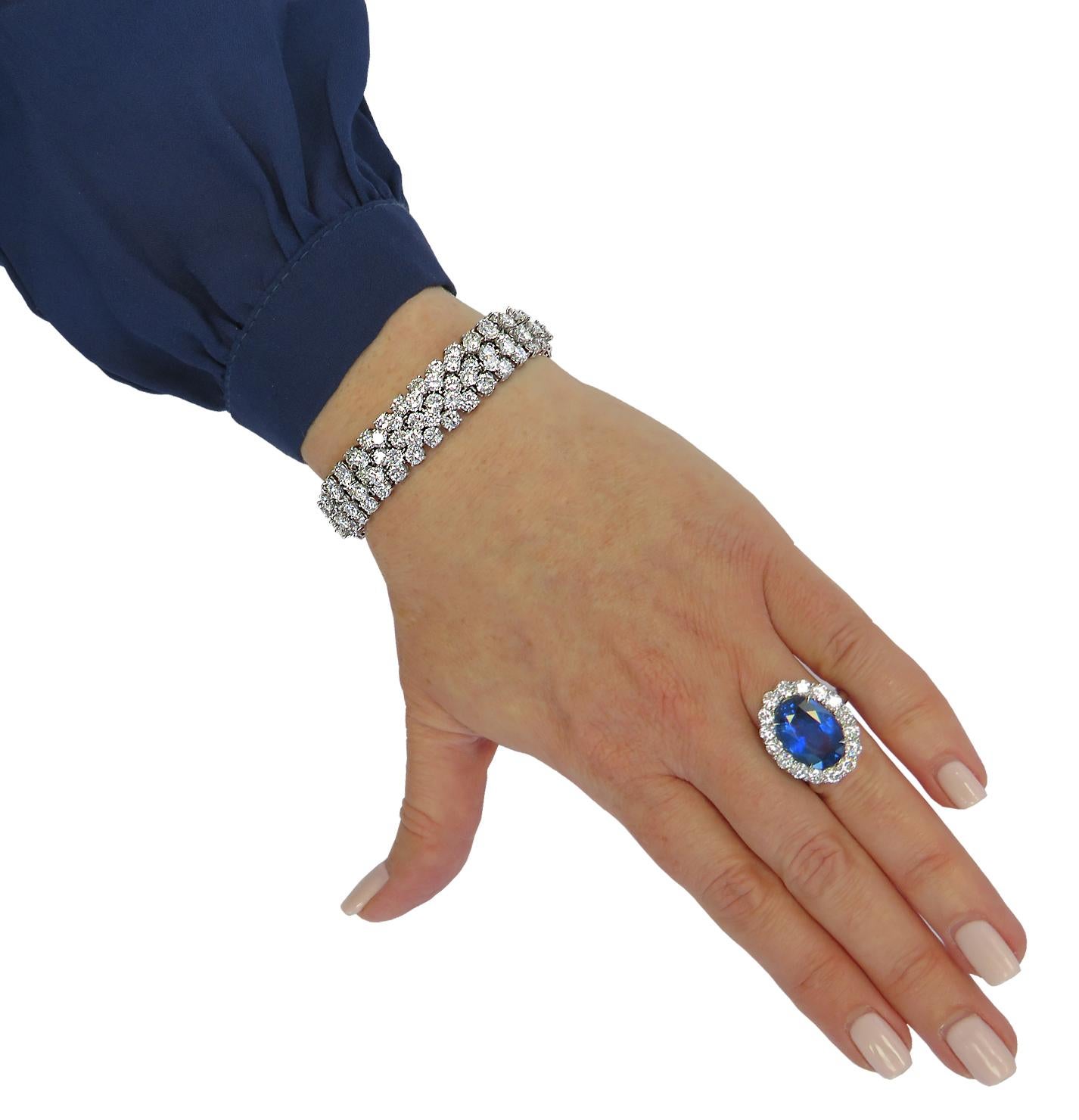 Moderne Oscar Heyman Bracelet jonc en diamants 30 carats, c. 1970 en vente