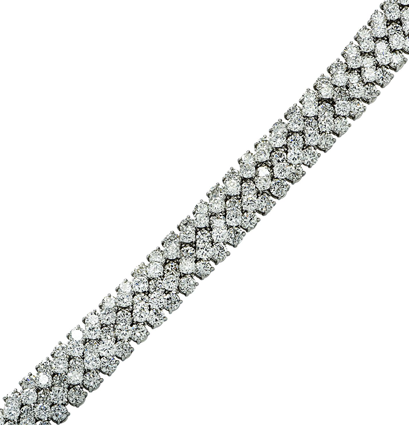 Oscar Heyman Bracelet jonc en diamants 30 carats, c. 1970 Excellent état - En vente à Miami, FL