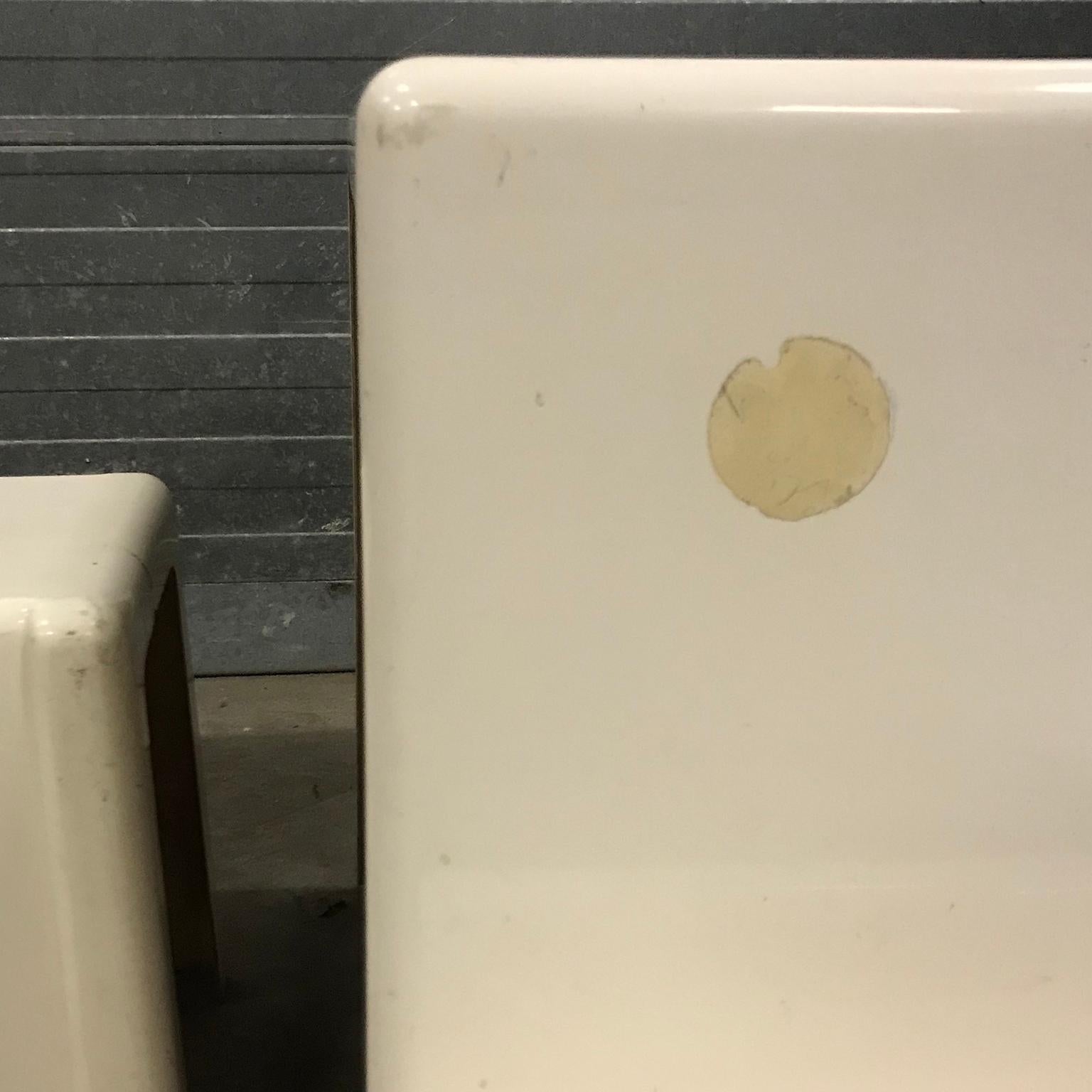 Seltener weißer Kunststoff-Kinderschreibtisch aus den 1970er Jahren mit Hocker, um 1970 im Angebot 8