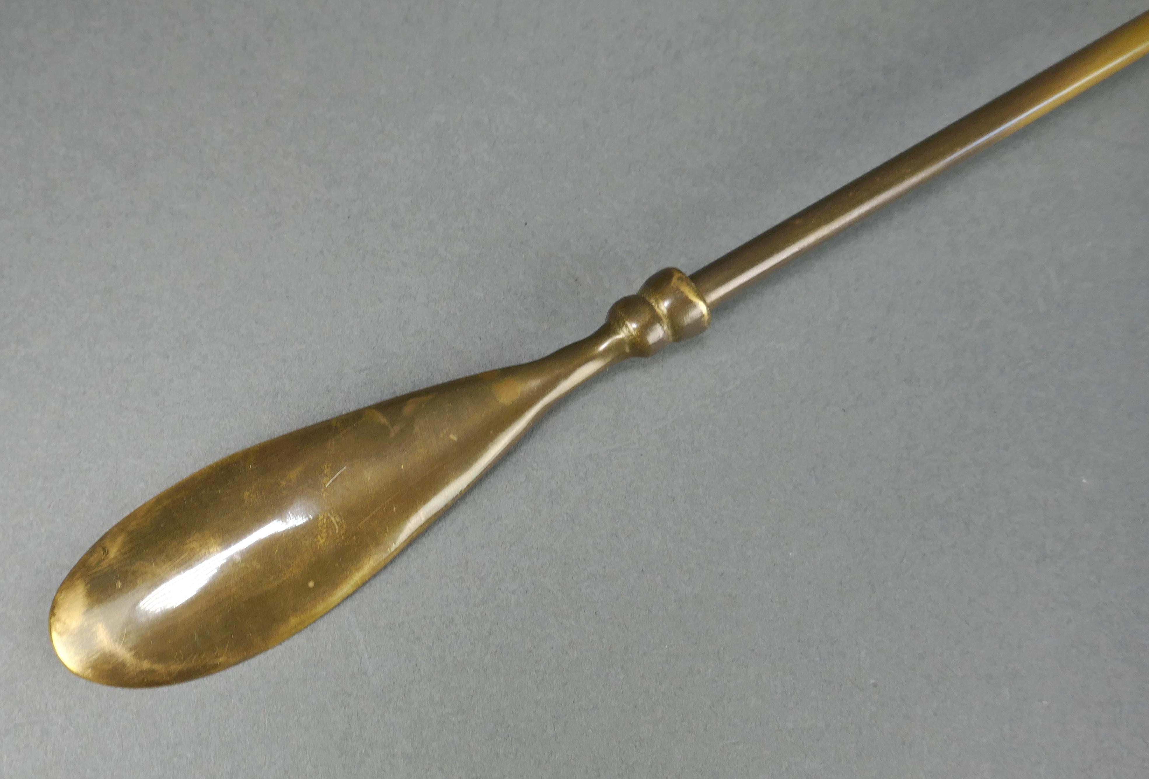 CIRCA 1970 Massiv Messing Golf Ball Show Horn Schreibtisch Briefbeschwerer im Angebot 1