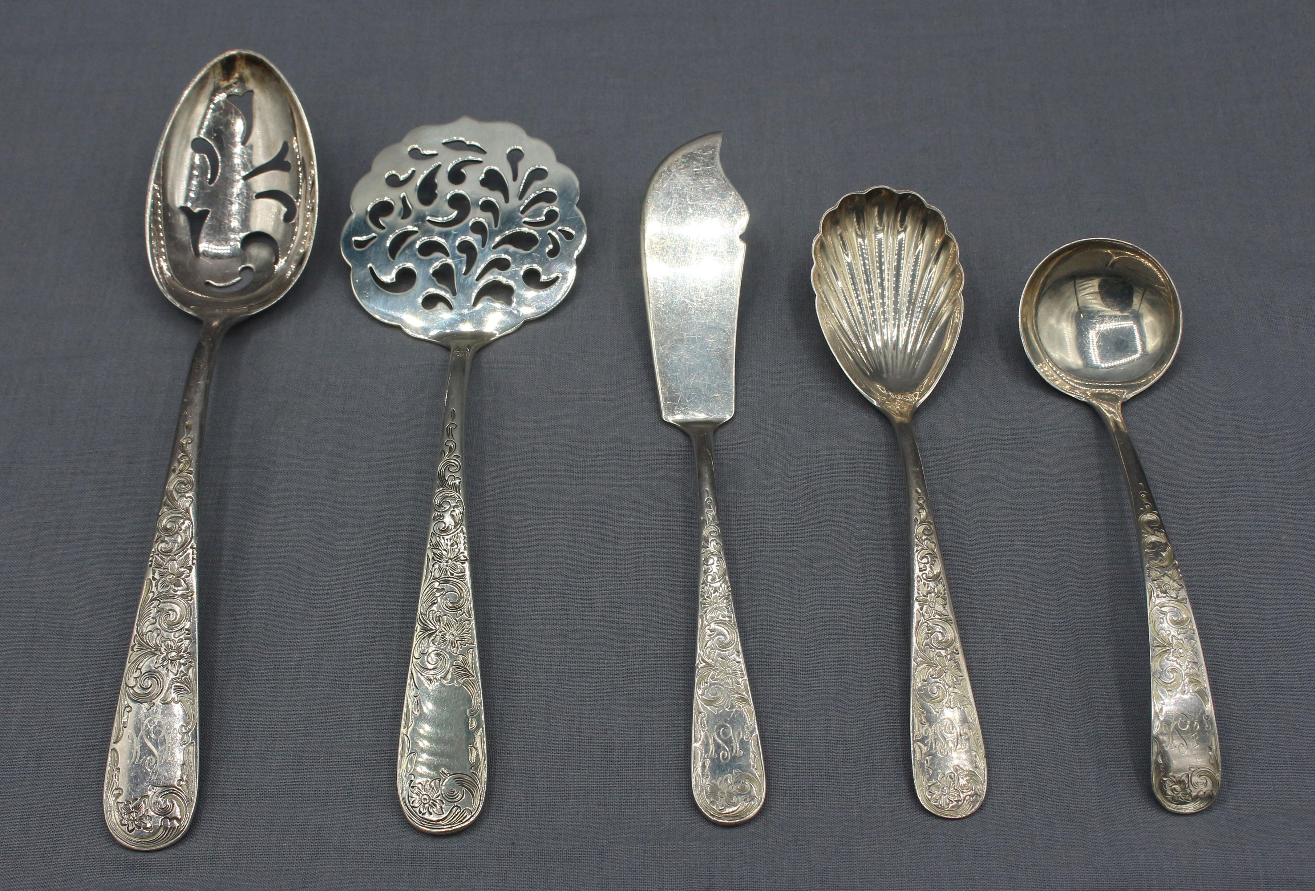 Circa 1970 Servicio de Cubiertos de Plata de Ley en Viejo Maryland Grabado por Kirk 1