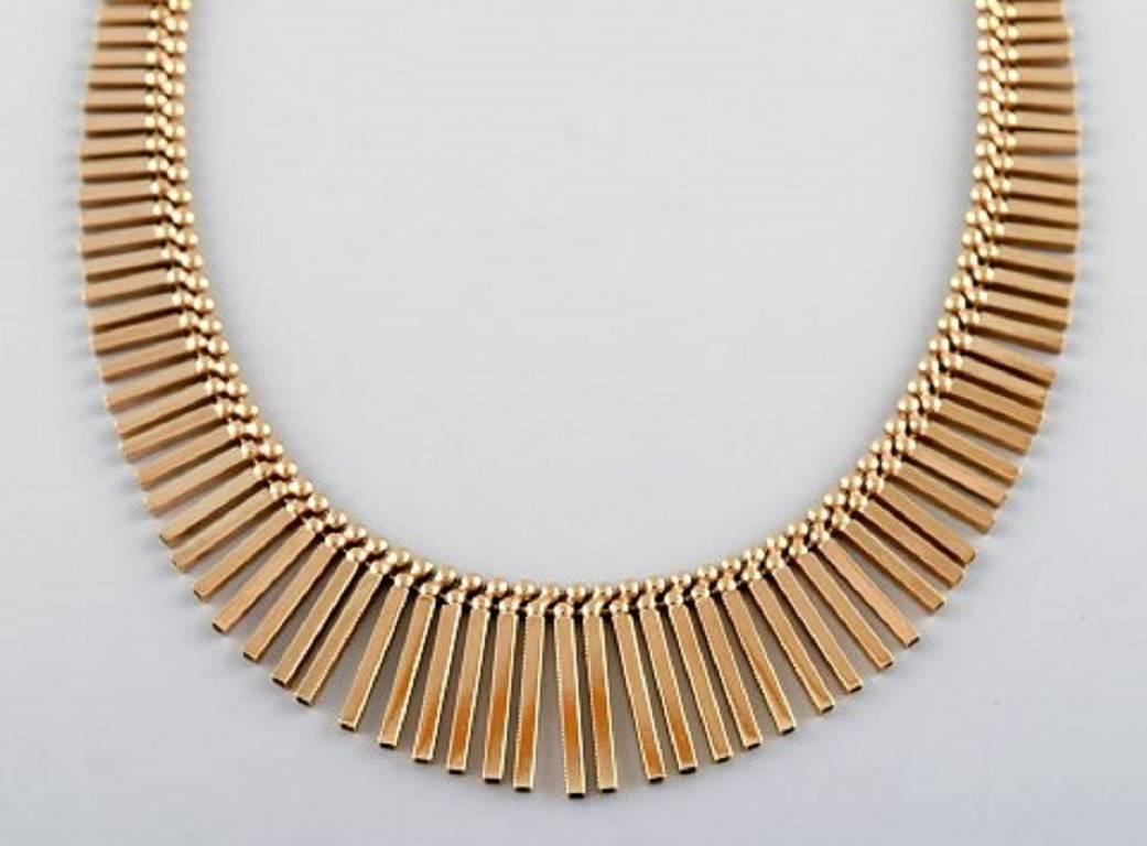 Jos Kahn, modern danish design necklace of 14k gold. Ca. 1970s.
Jos. Kahn (Goldsmith in Copenhagen 1957 - 1990).
Length 39 cm. Width 8-22 mm.
Clasp and safety hinge.
Weight 37 grams.
Stamped.
In perfect condition.