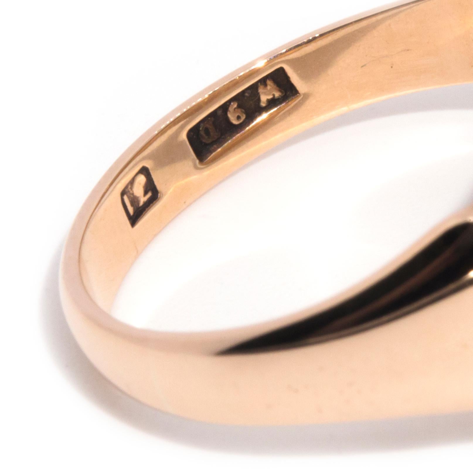 Circa 1970s 9 Carat Rose Gold Mens Rectangle Shaped Unengraved Signet Ring For Sale 3