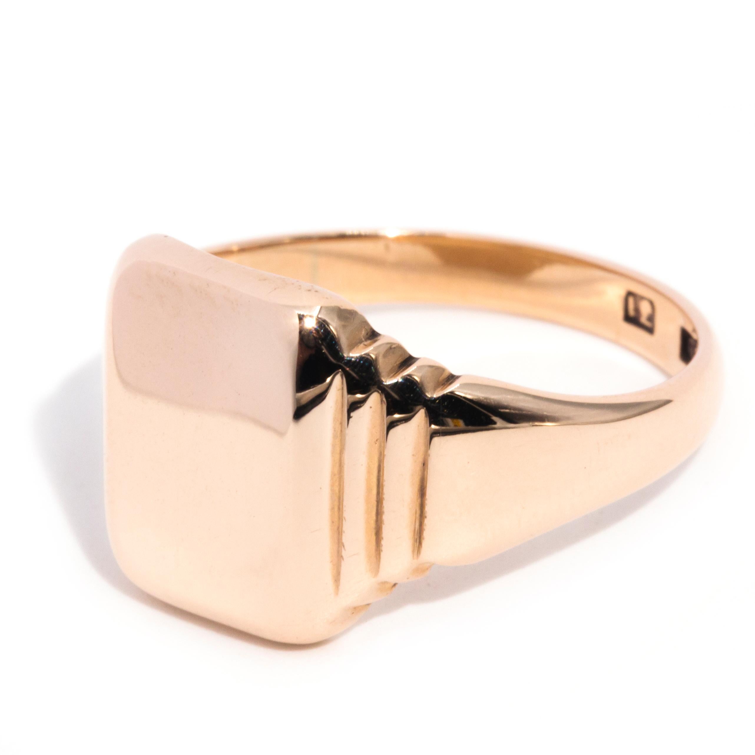 Circa 1970s 9 Carat Rose Gold Mens Rectangle Shaped Unengraved Signet Ring For Sale 1