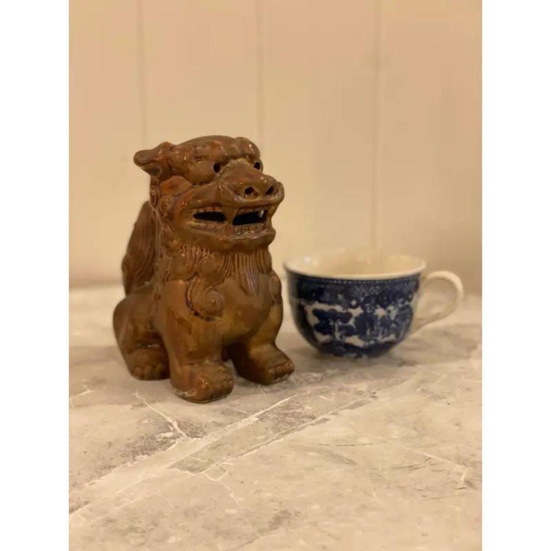 Statue de chien Foo en céramique asiatique des années 1970 en vente 1