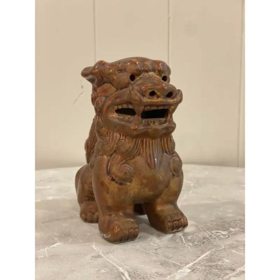 Statue de chien Foo en céramique asiatique des années 1970 en vente 2