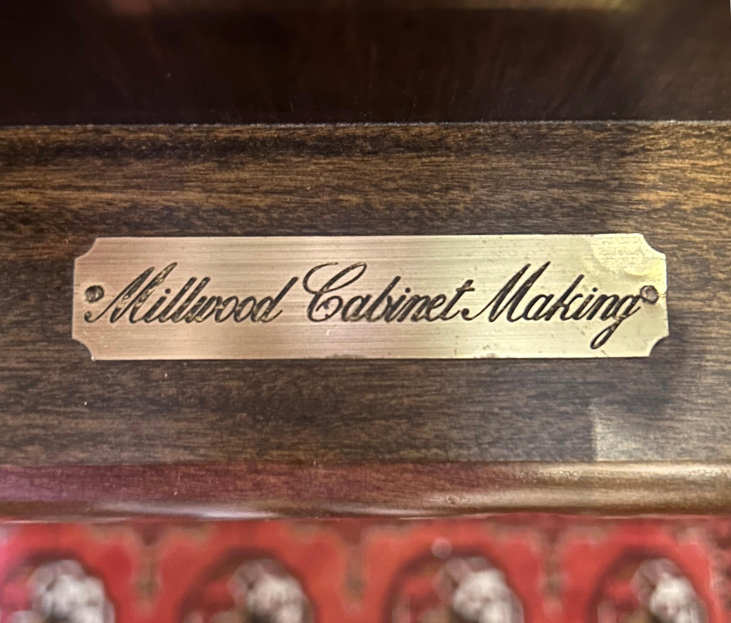 Circa 1970s Georgian Style English Dining Table by Millwood Cabinetmakers 5