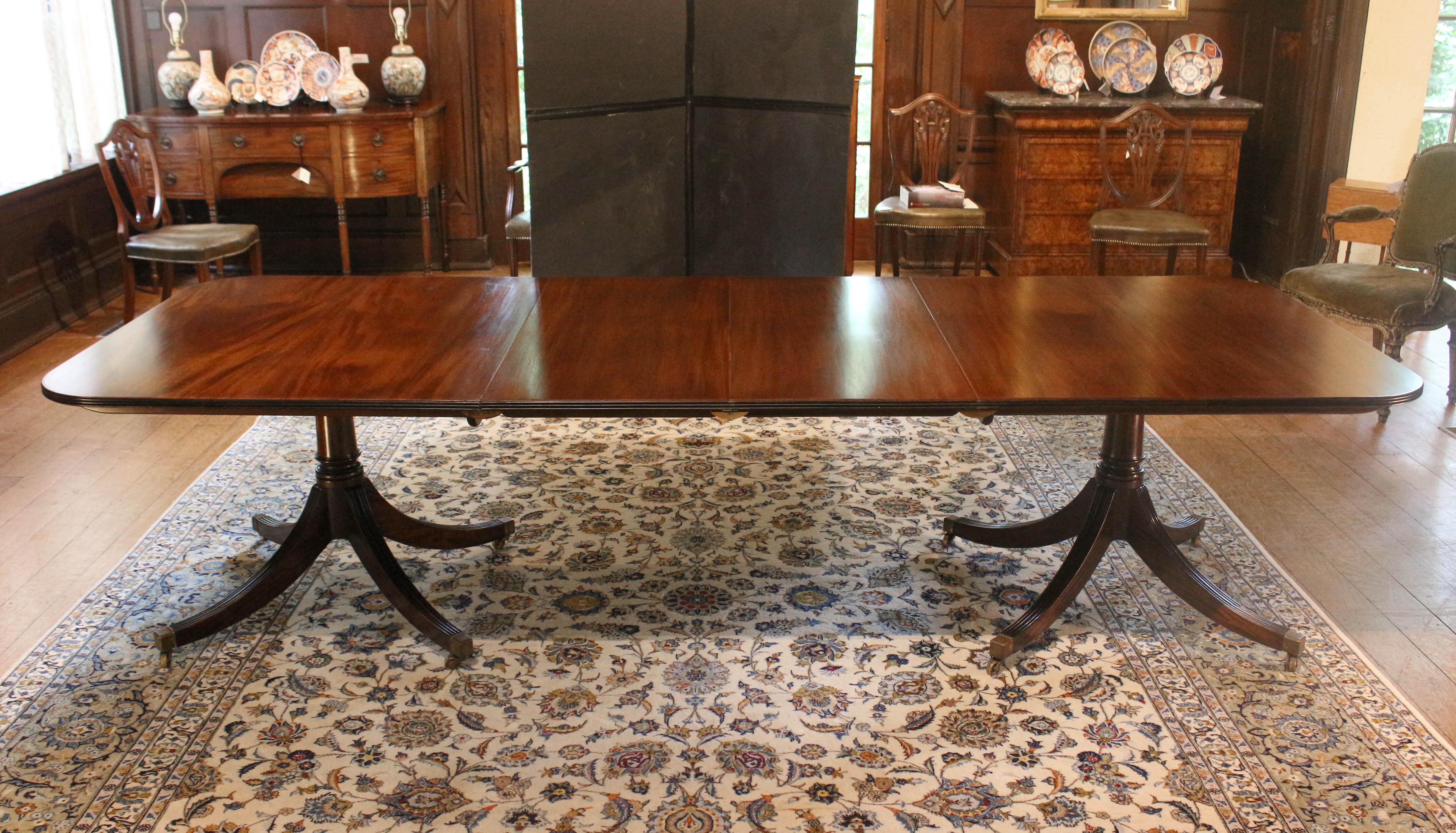 Late 20th Century Circa 1970s Georgian Style English Dining Table by Millwood Cabinetmakers