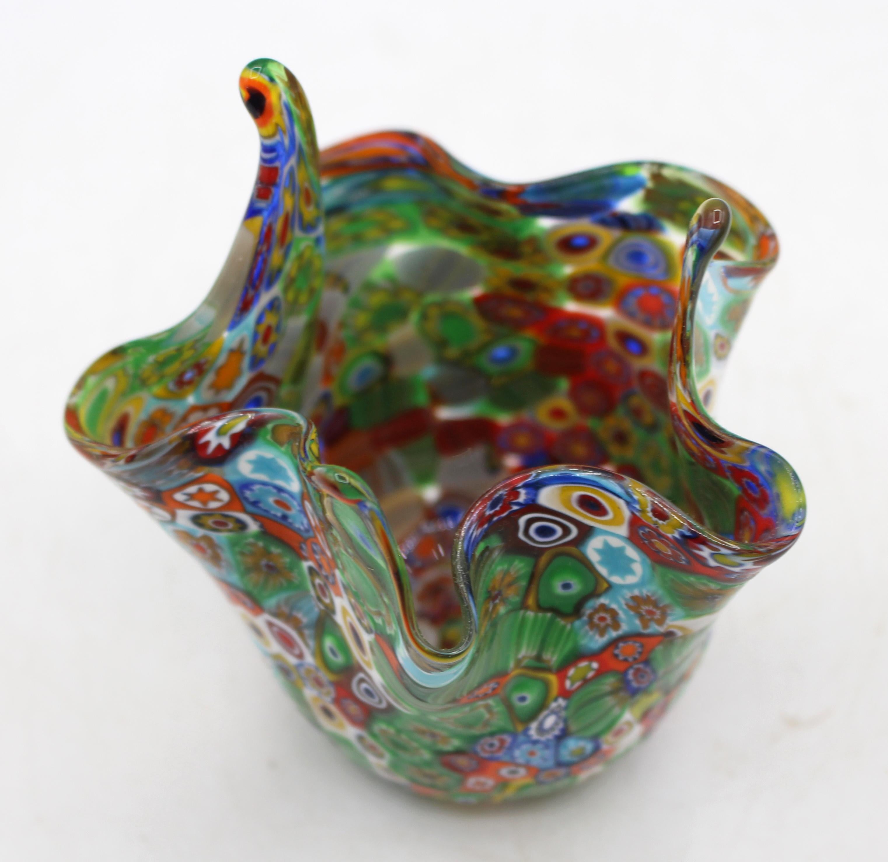 CIRCA 1970er Jahre Italienisch Murano Glas Millefiori Fazzoletto Vase oder Schale im Zustand „Gut“ im Angebot in Chapel Hill, NC