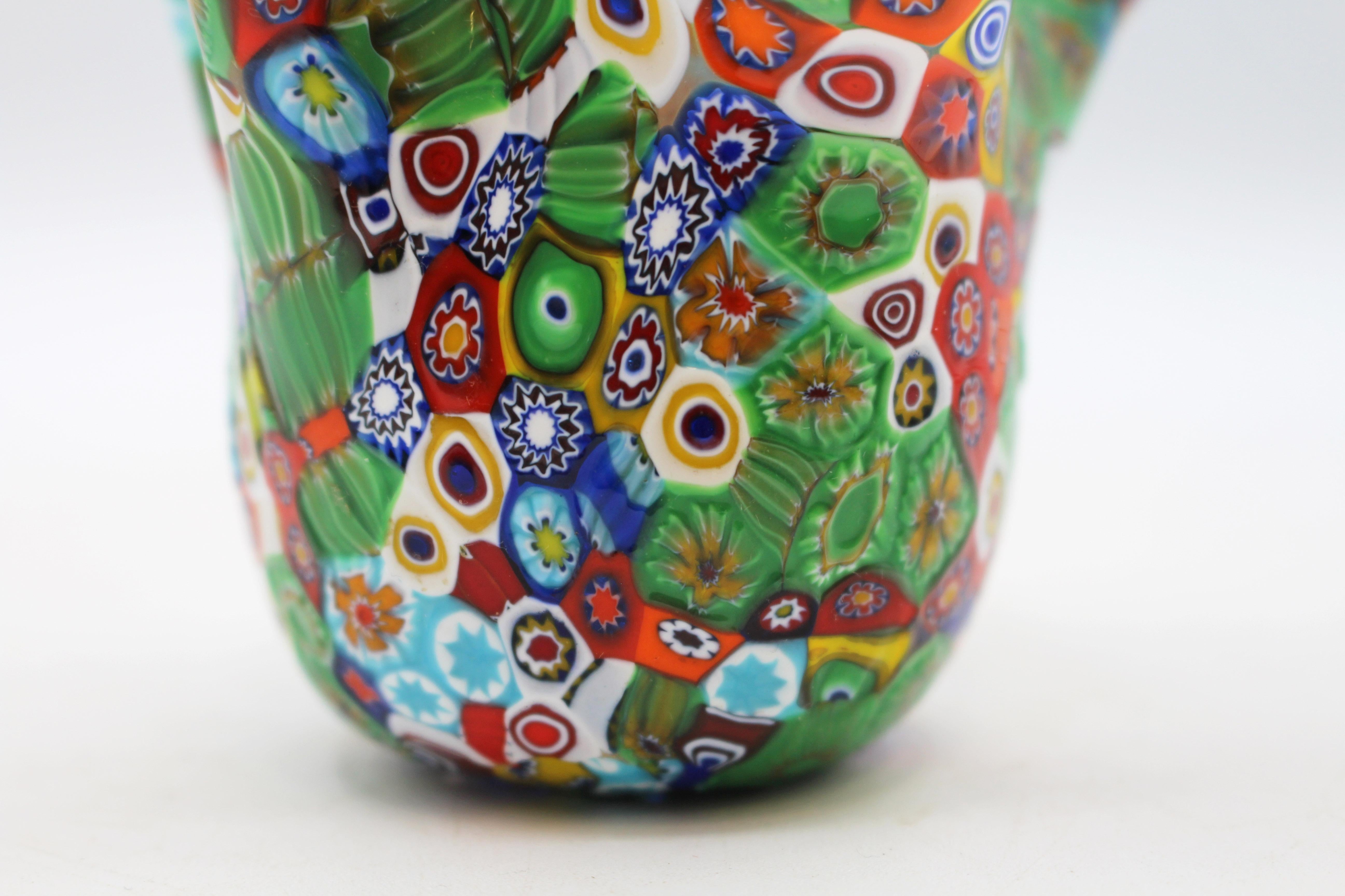 CIRCA 1970er Jahre Italienisch Murano Glas Millefiori Fazzoletto Vase oder Schale (Ende des 20. Jahrhunderts) im Angebot