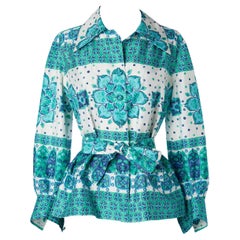 Circa anni '70 Camicia stampata in shantung con tasche e cintura Carven 2000