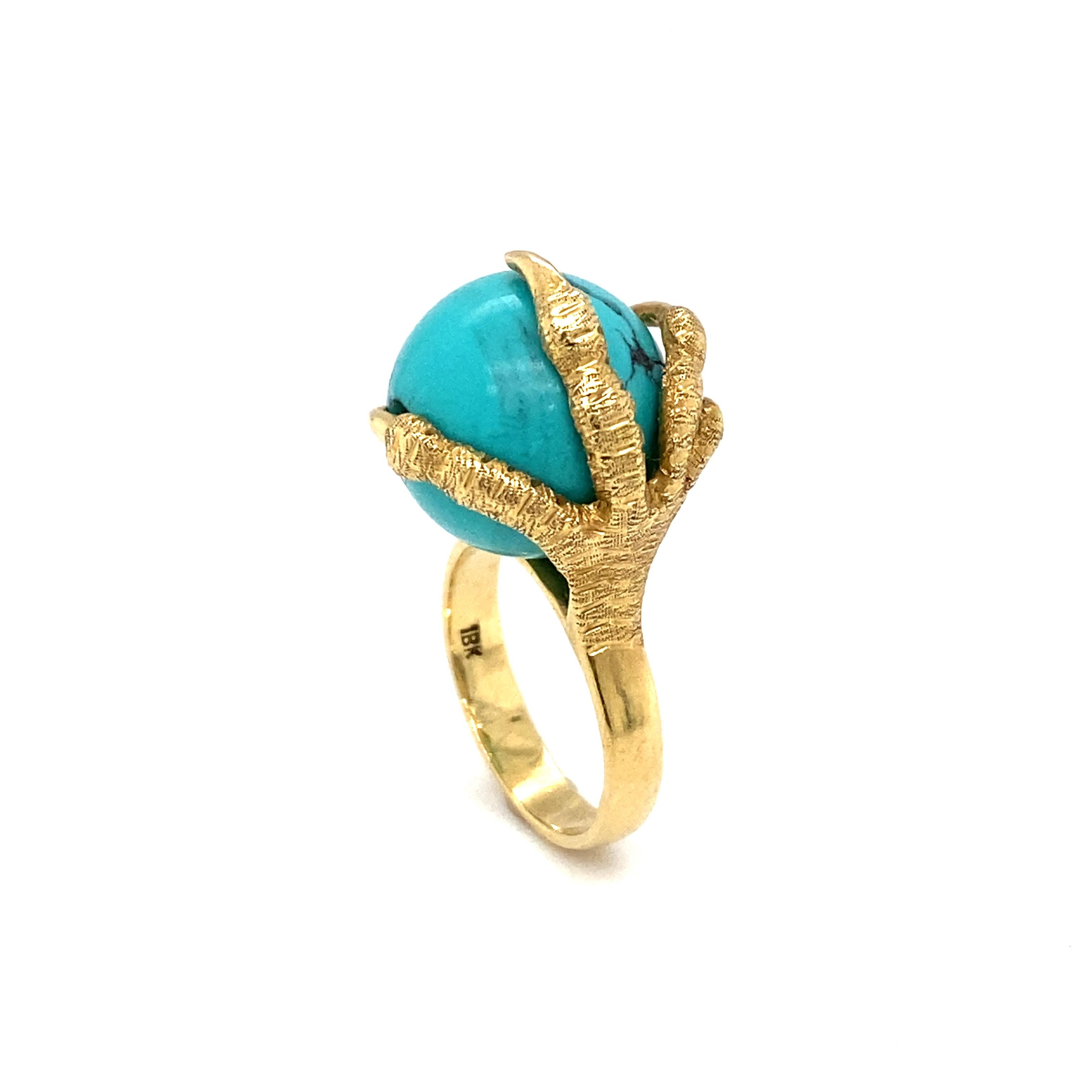 Circa 1970s Turquoise Bead and Claw Ring in 18 Karat Gold  In Excellent Condition For Sale In Atlanta, GA